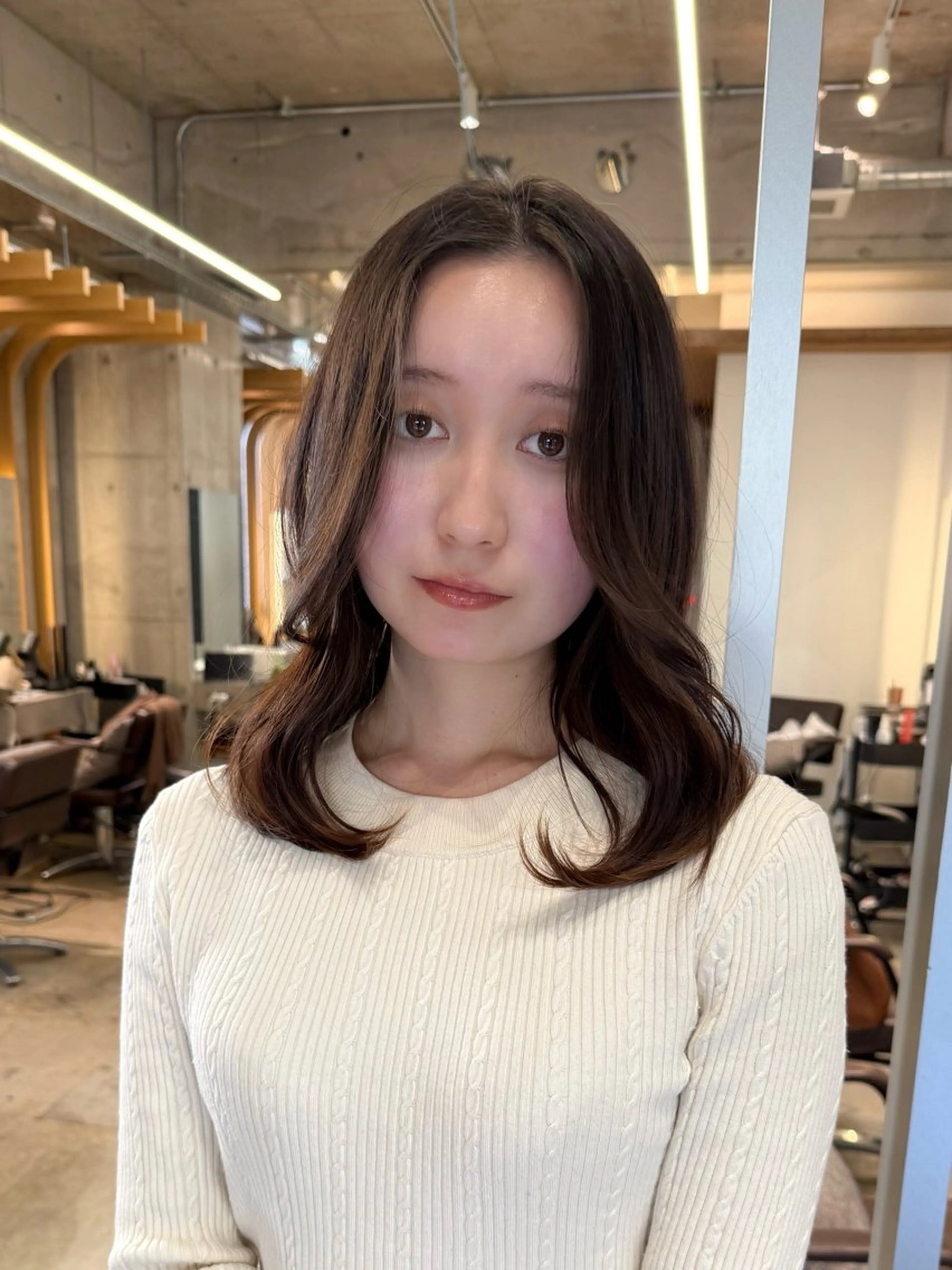 ミディアム はら しおりのヘアスタイル