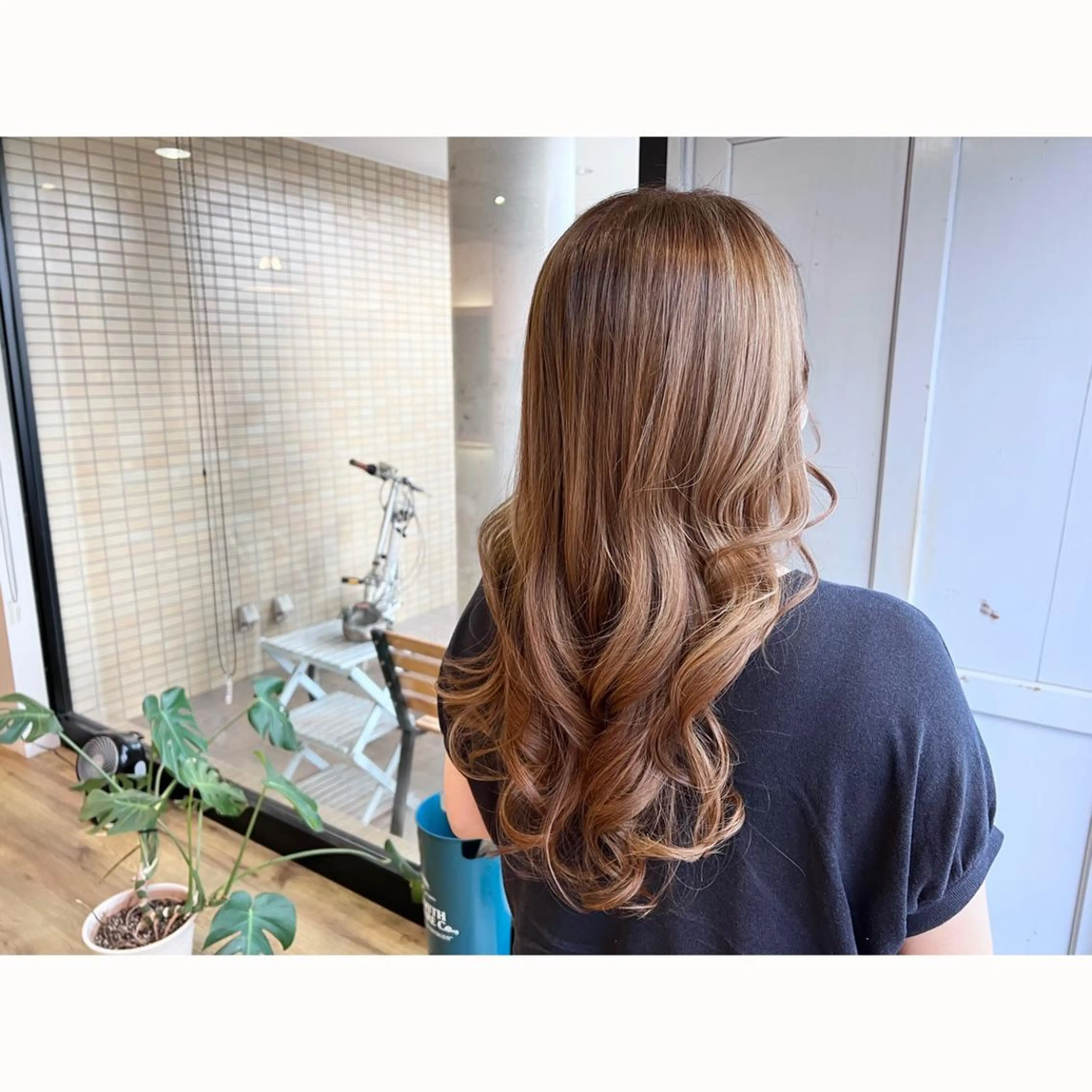 ロング カラー ベージュカラー ヘアカラー トリートメント ツキダテ ユイのヘアスタイル