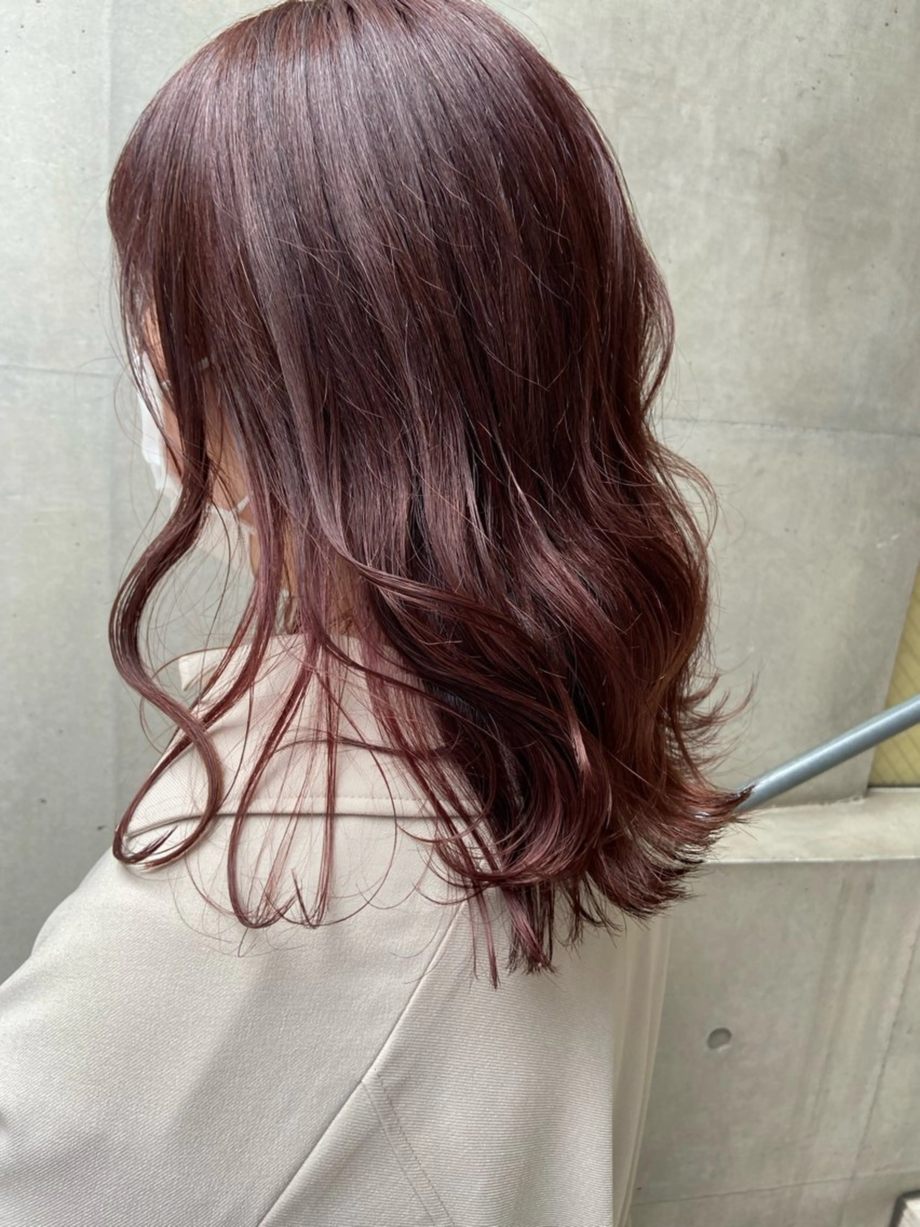 セミロング ピンクラベンダー なつめ🐶ショート ベージュカラーのヘアスタイル