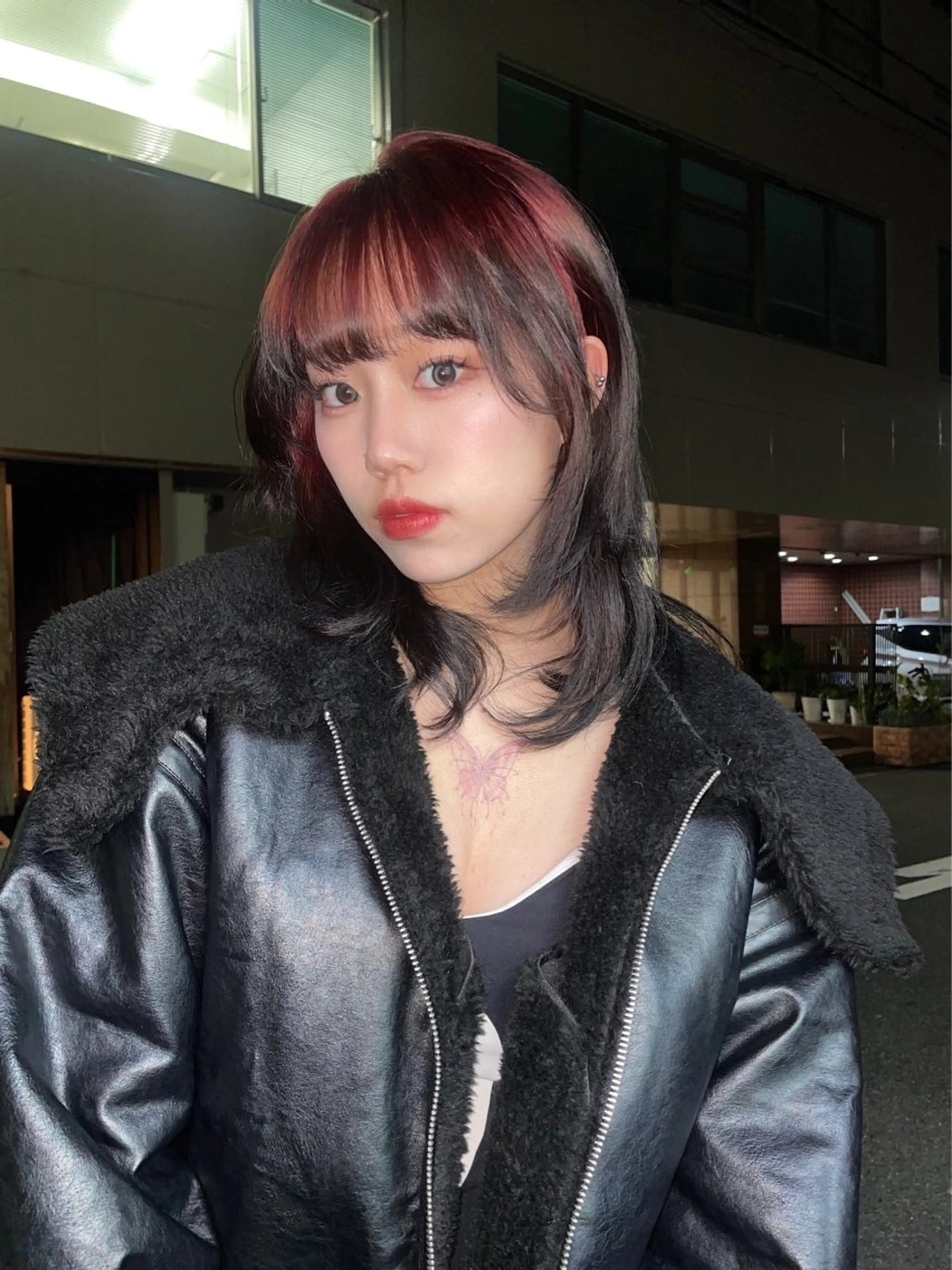 ミディアム カラー デザインカラー レッドカラー chloe 【クロエ】のヘアスタイル