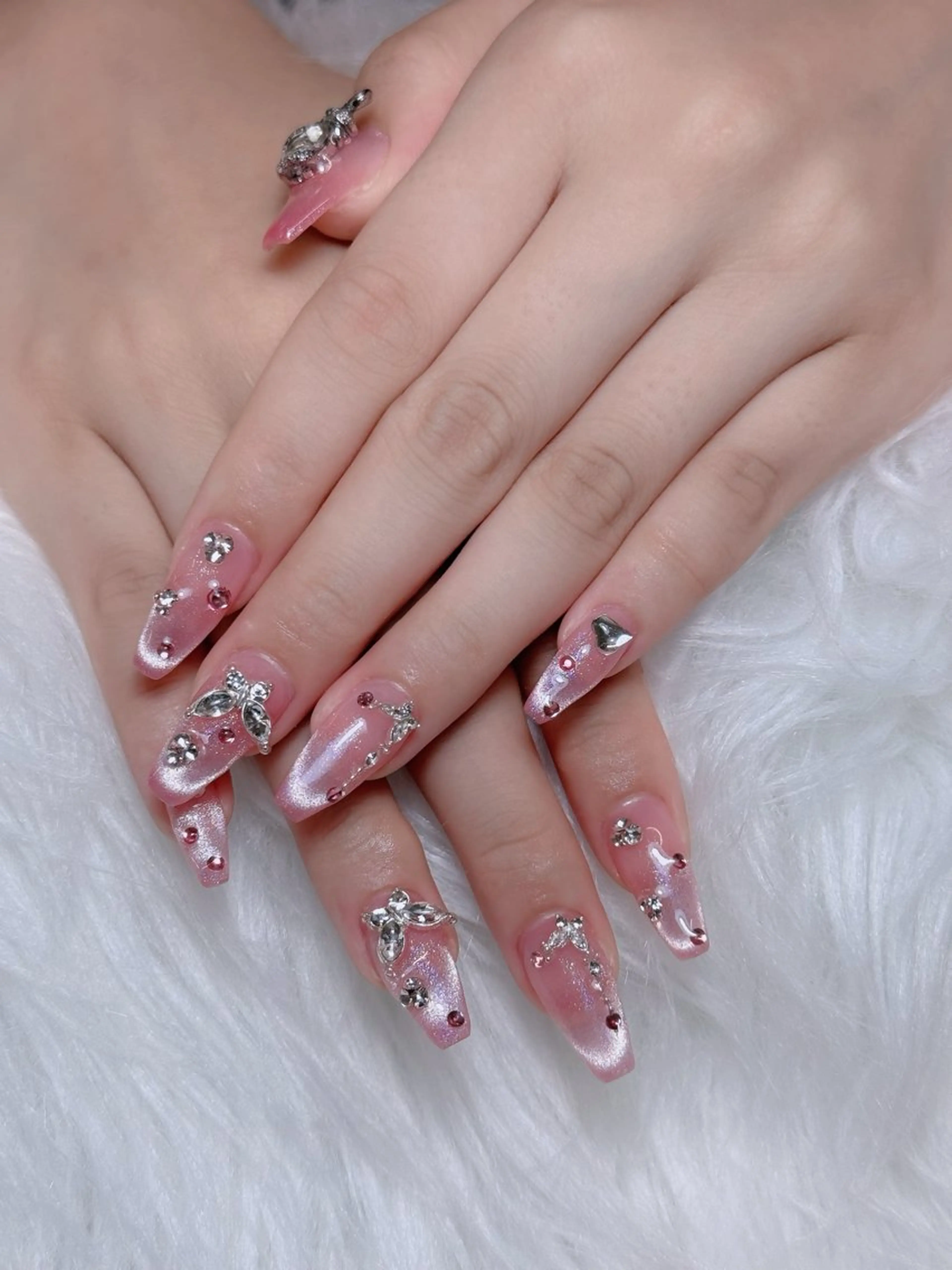 ネイル オーロラネイル チークネイル フットネイル フレンチネイル 韓国ネイル ハンドネイル Lumi Nail 新大久保3‘のネイルデザイン