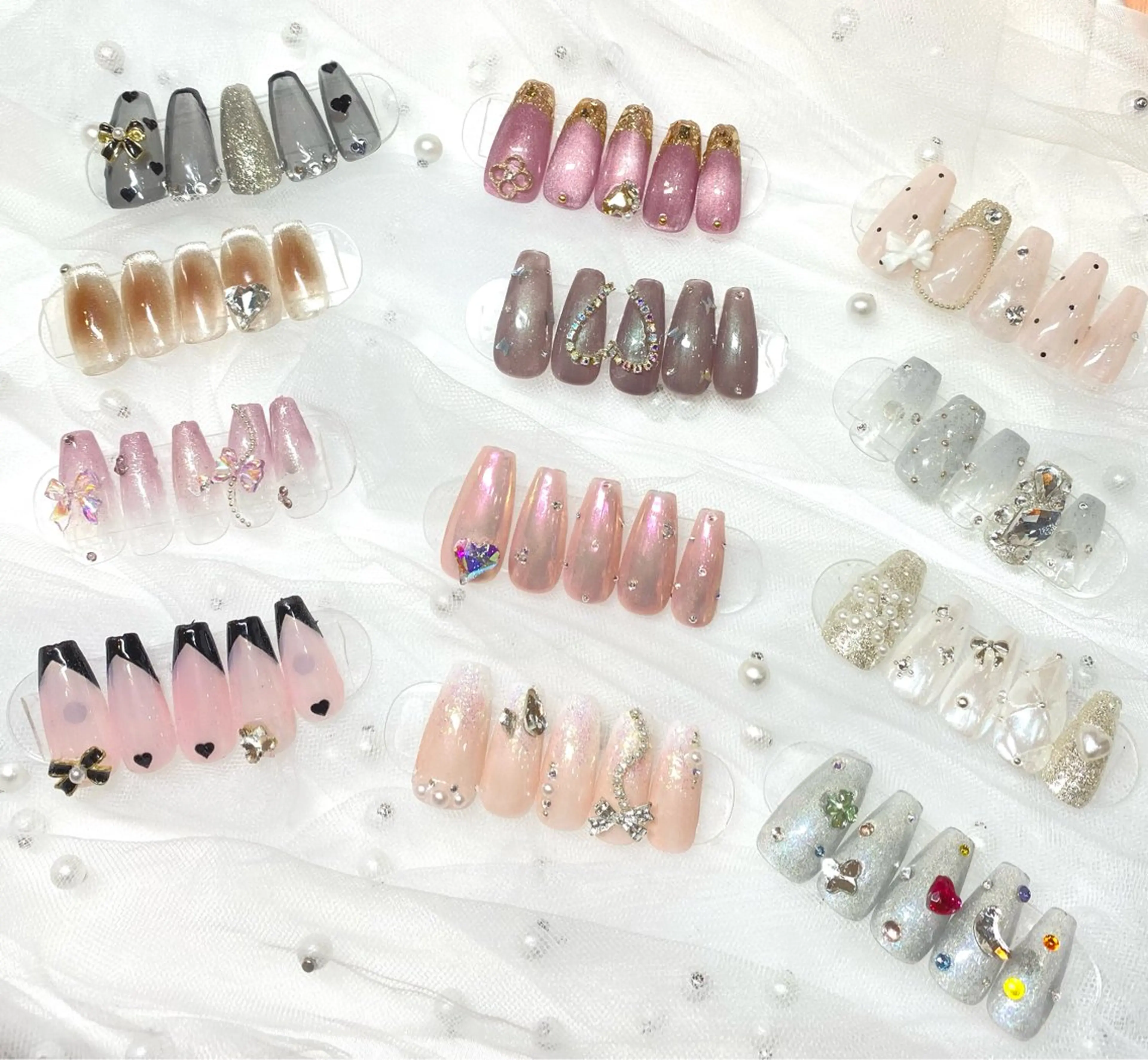 ネイル フレンチネイル グラデーション ストーンネイル Arai 🫧のネイルデザイン