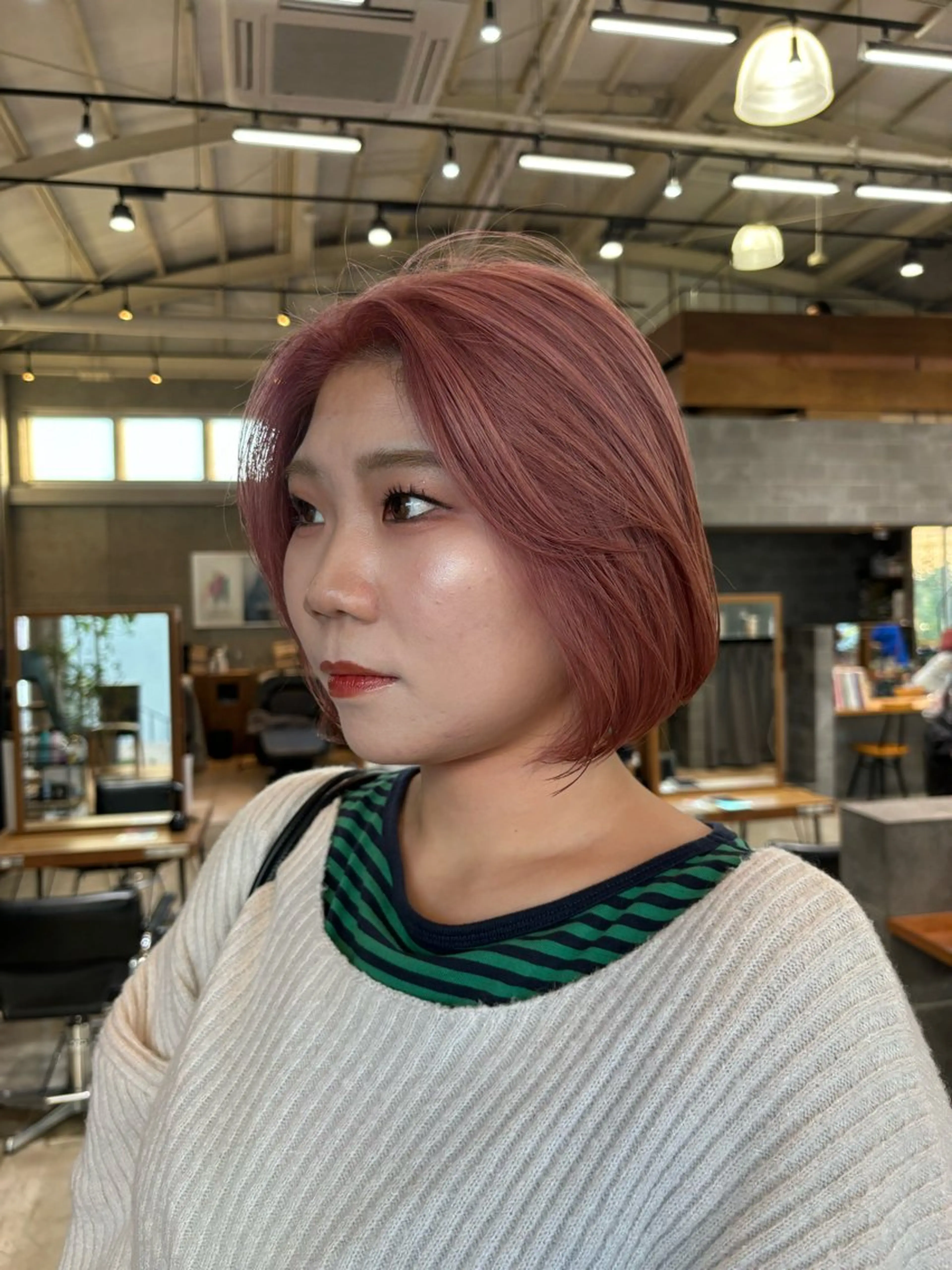 ショート カラー ヘアアレンジ ブリーチ ピンクカラー ヘアカラー トリートメント ヘッドスパ ヘアセット 押切 響　のヘアスタイル