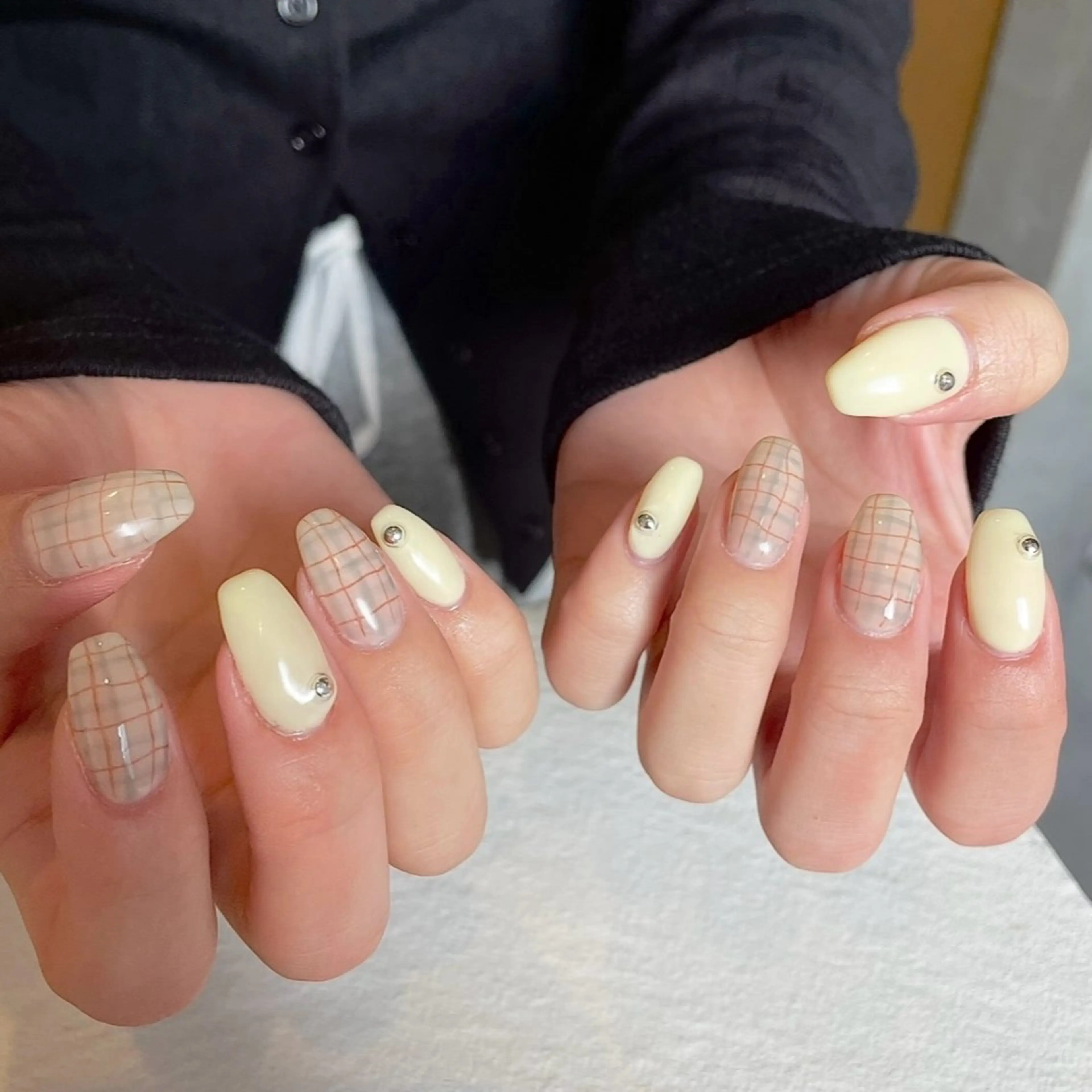 ネイル 黄色 ハンドネイル moufu.nail /sayaka 本町のネイルデザイン