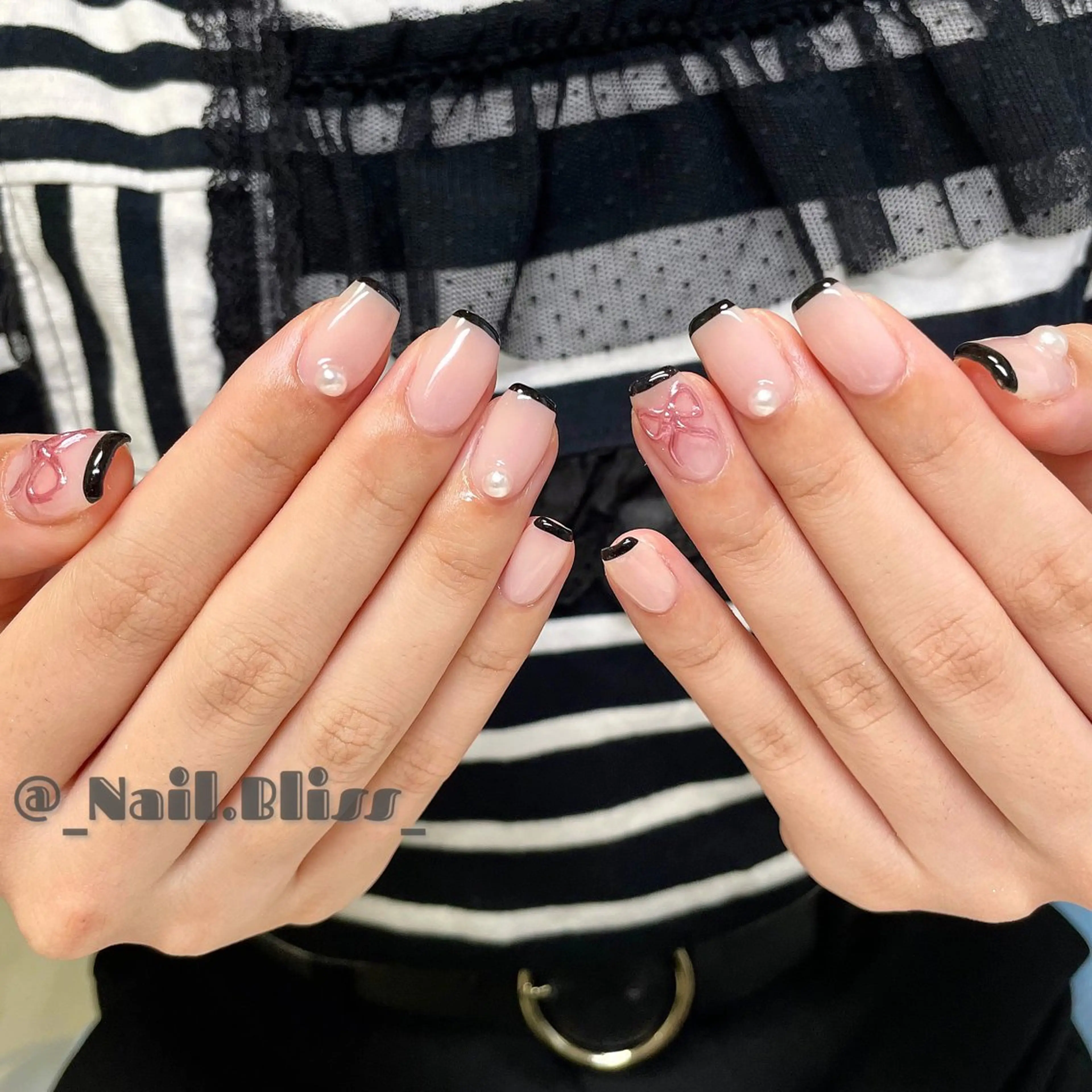 ネイル ミラーネイル リボン ハンドネイル NAIL BLISSのネイルデザイン