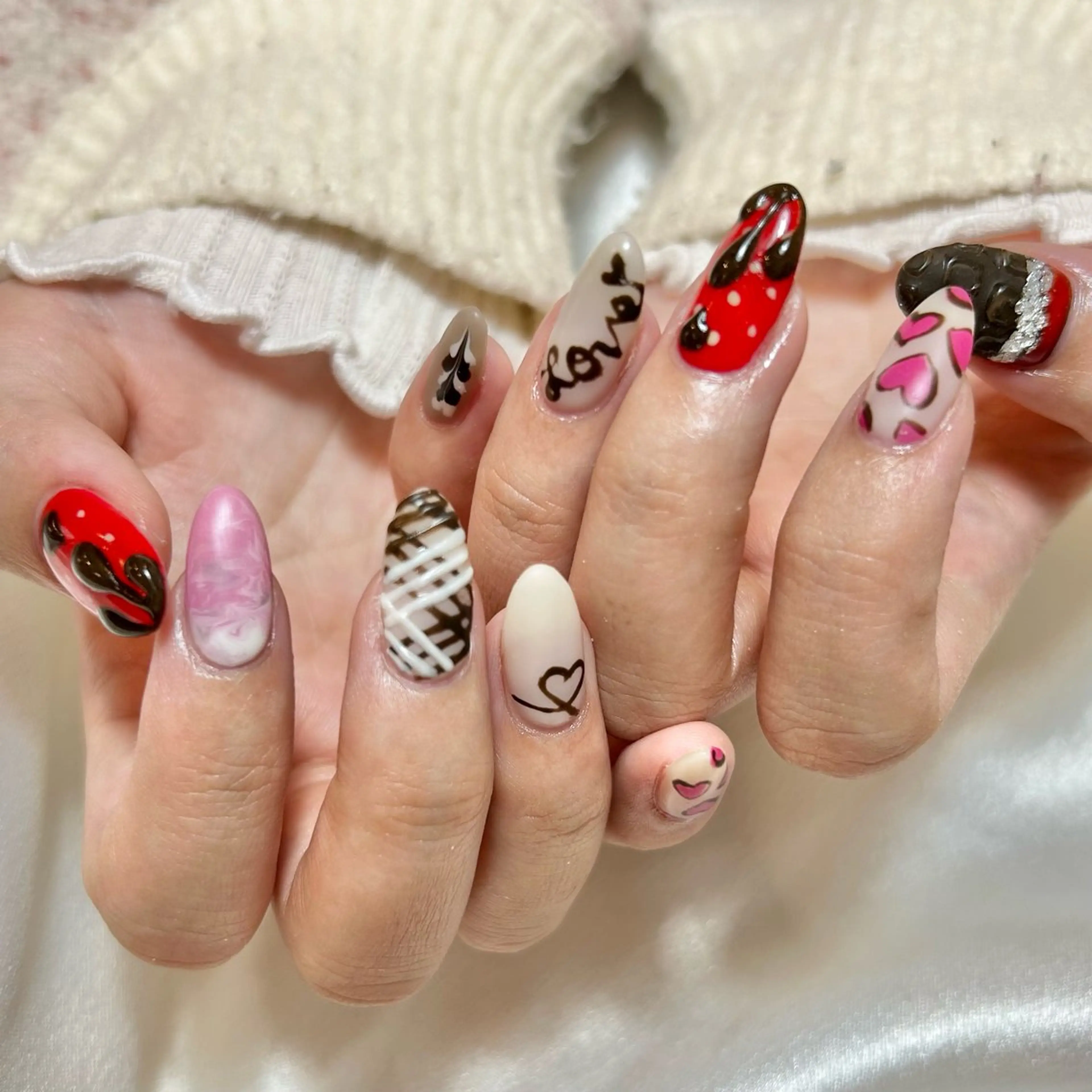 ミディアム ハンドネイル by laki 🌼TOMOのネイルデザイン