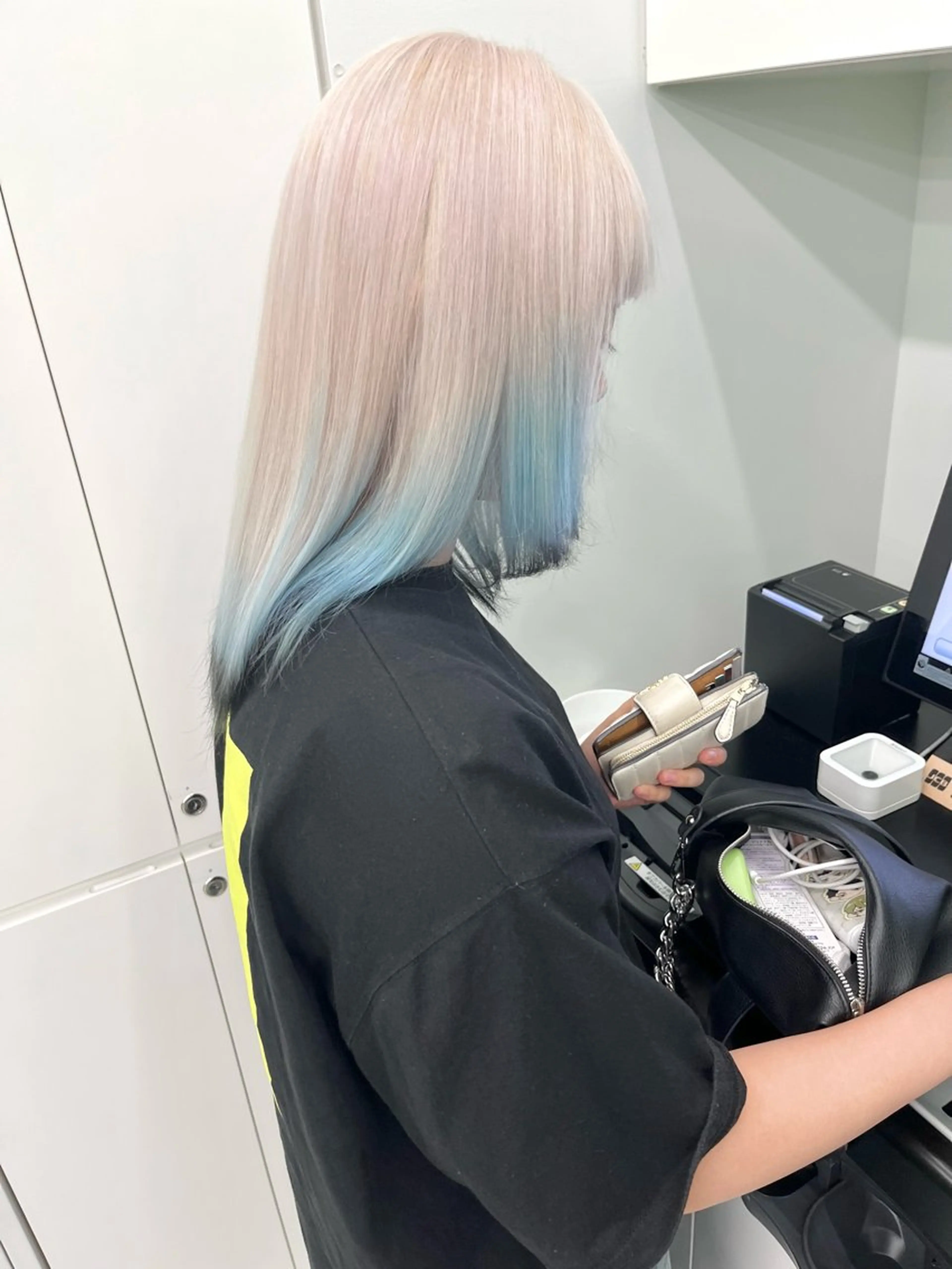 ミディアム カラー 掛川 瑠唯のヘアスタイル