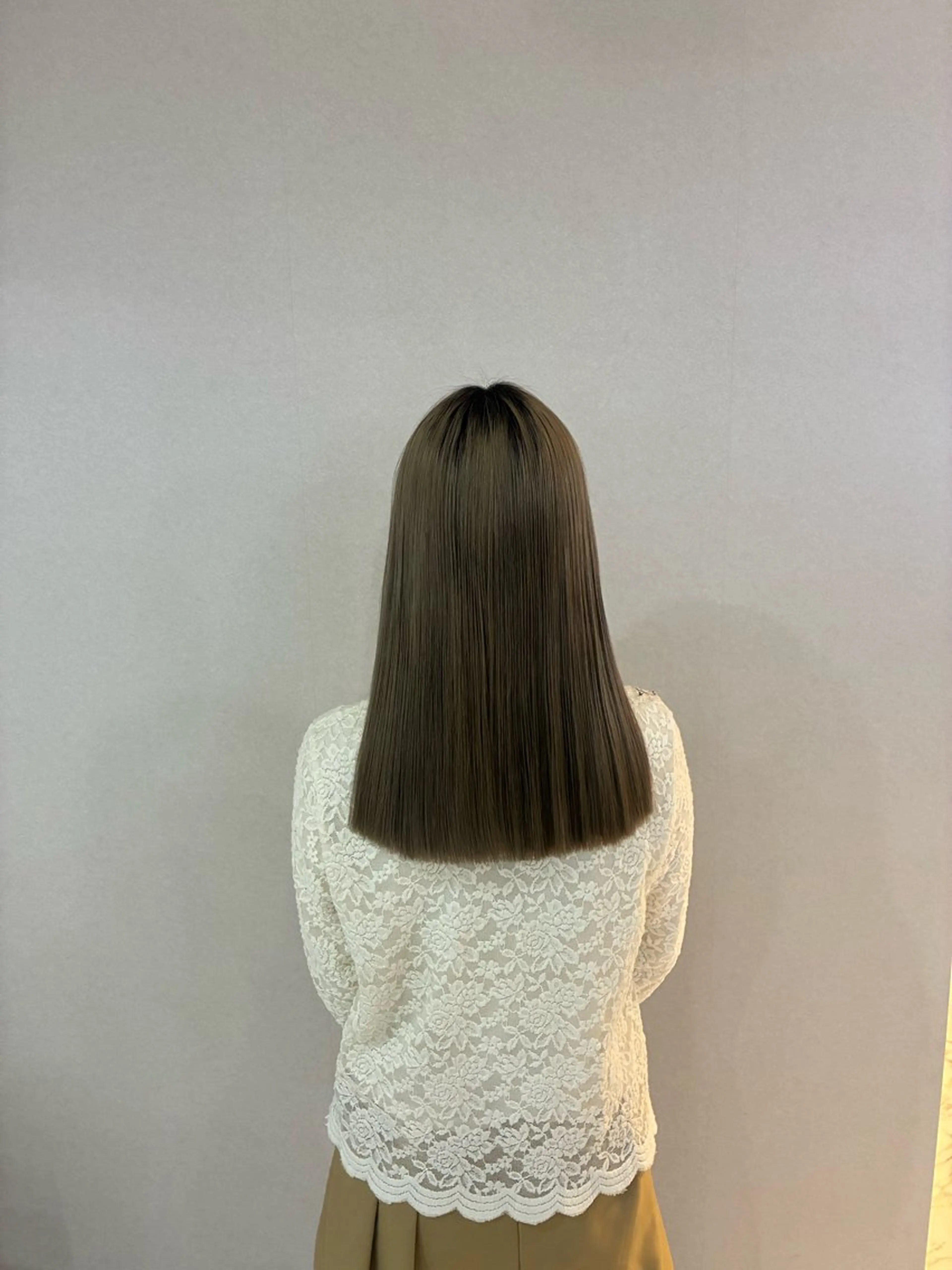 セミロング ハナダ メイのヘアスタイル