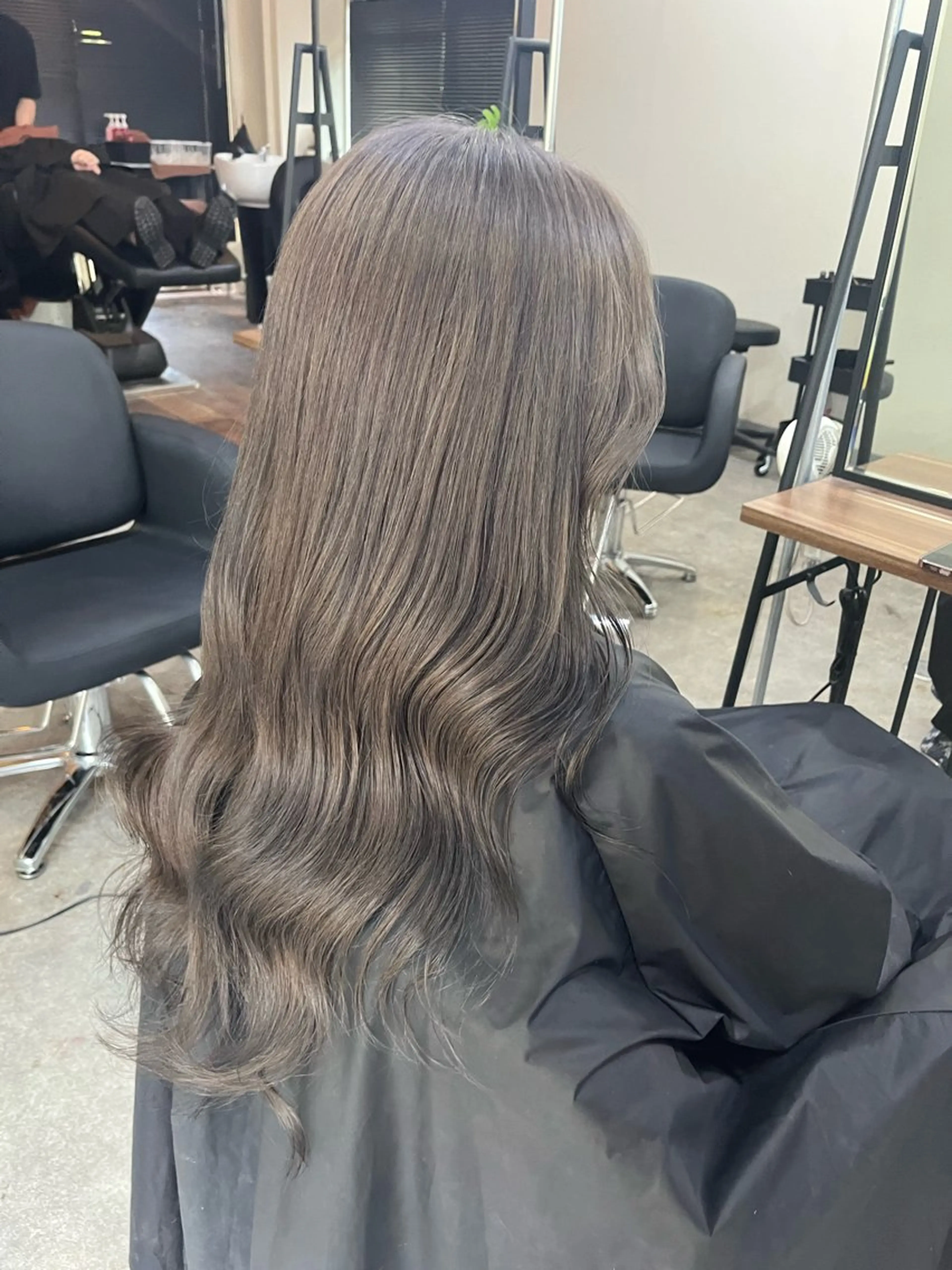 ロング ヘアカラー トリートメント &mirai MISUZU【女性】のヘアスタイル