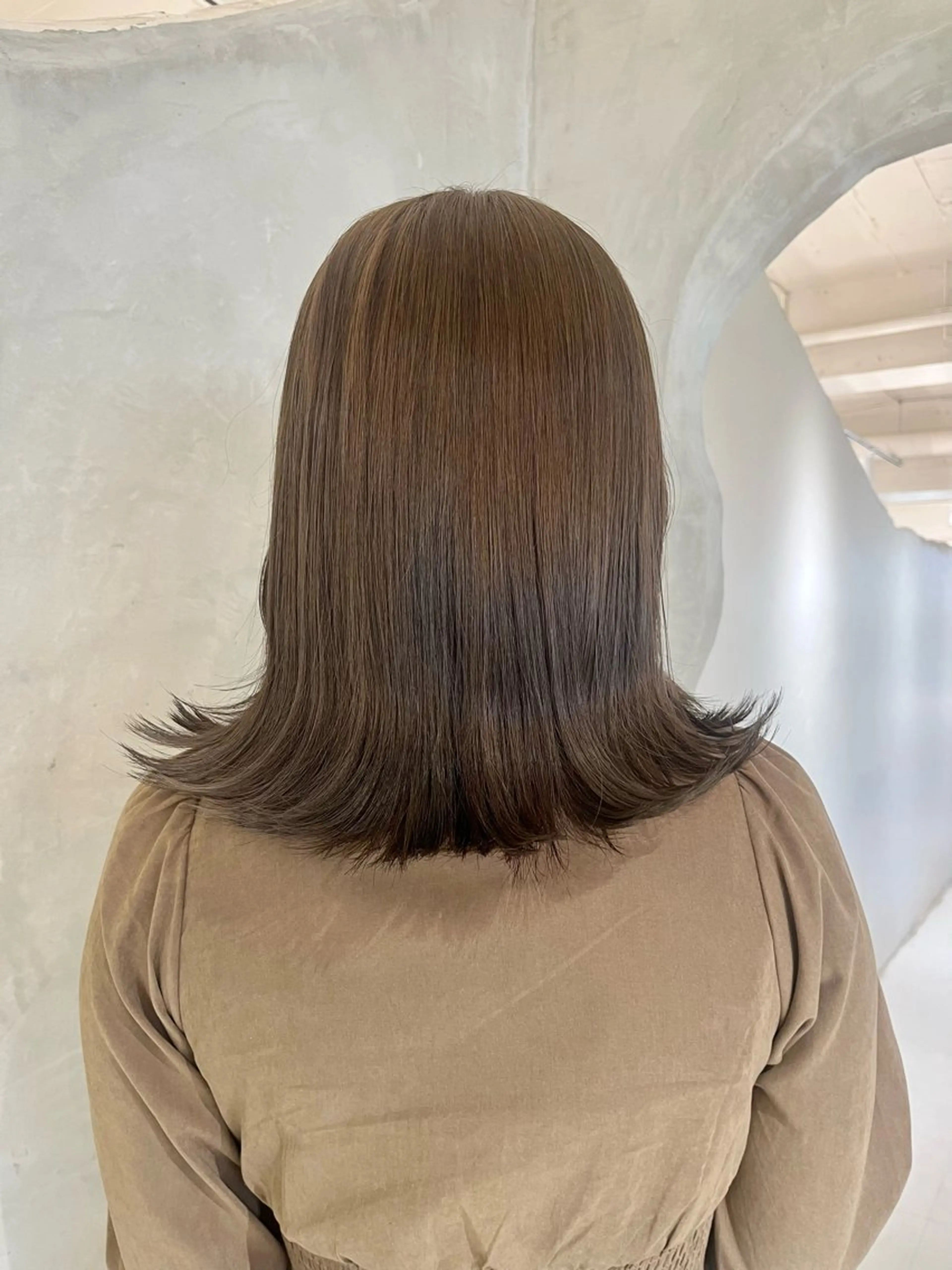 ミディアム カラー ヘアカラー effect横浜所属・切りっぱなしボブ/ 艶カラー/綾莉のヘアスタイル