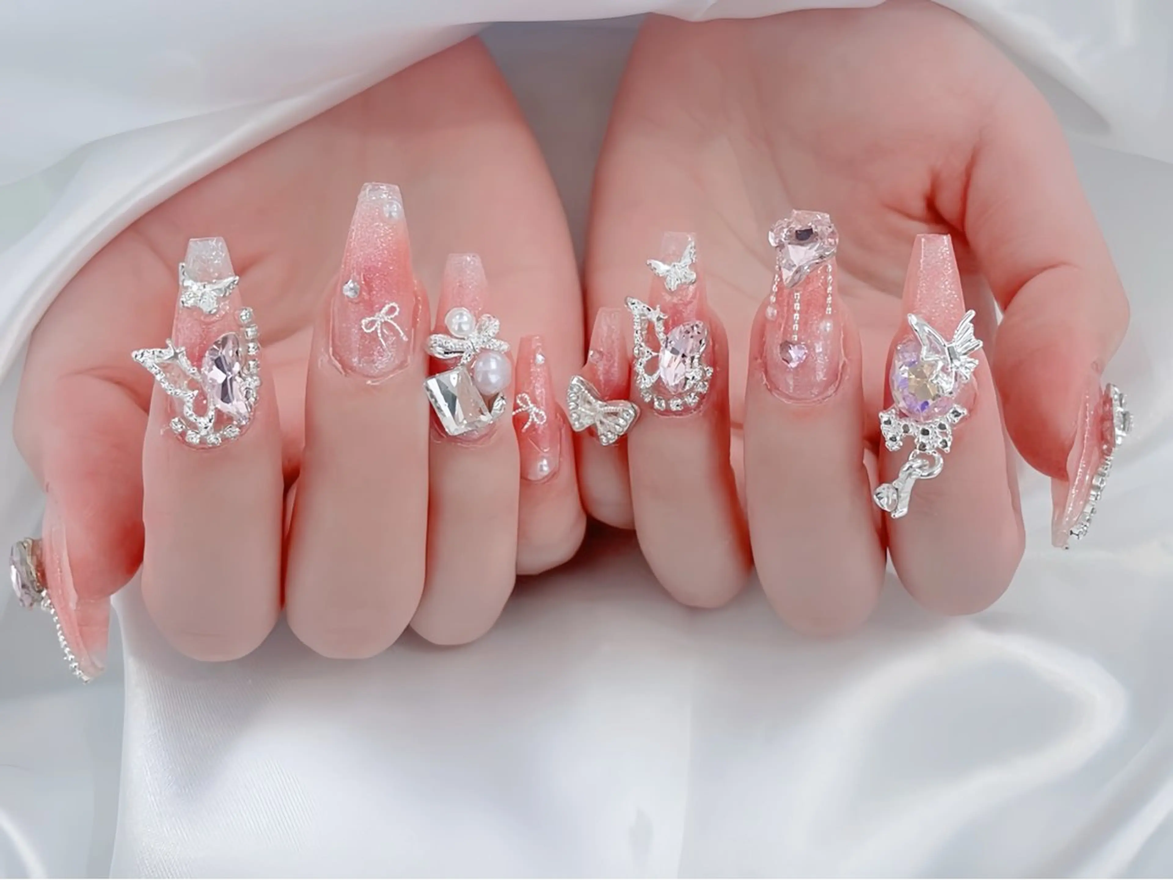 ネイル アートネイル ジェルネイル ロングネイル ニュアンスネイル スカルプネイル ハンドネイル Rin Nail 新大久保店のネイルデザイン