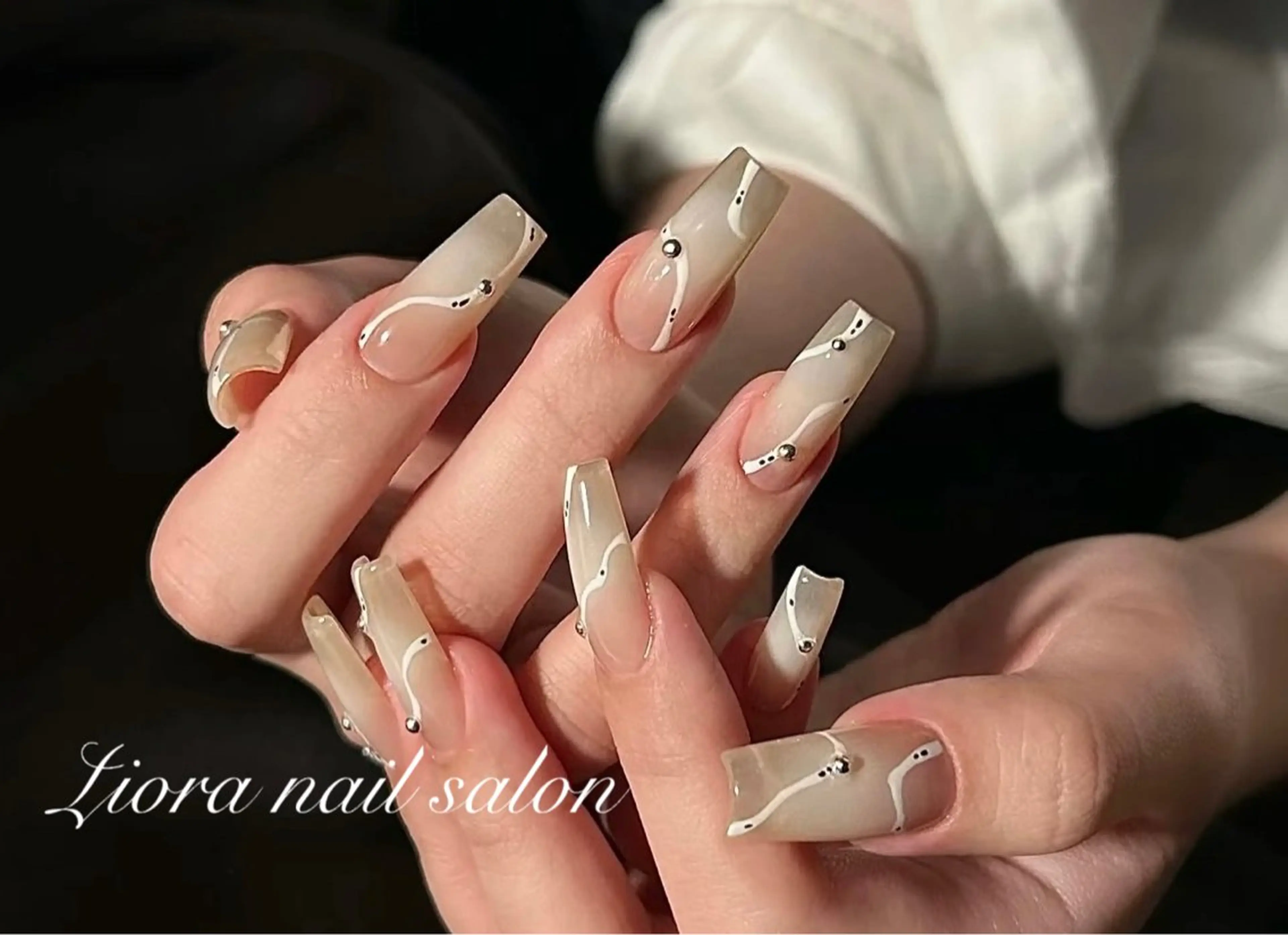 ネイル フレンチネイル ジェルネイル ガーリー グラデーション キラキラネイル ハンドネイル Liora nail 1のネイルデザイン
