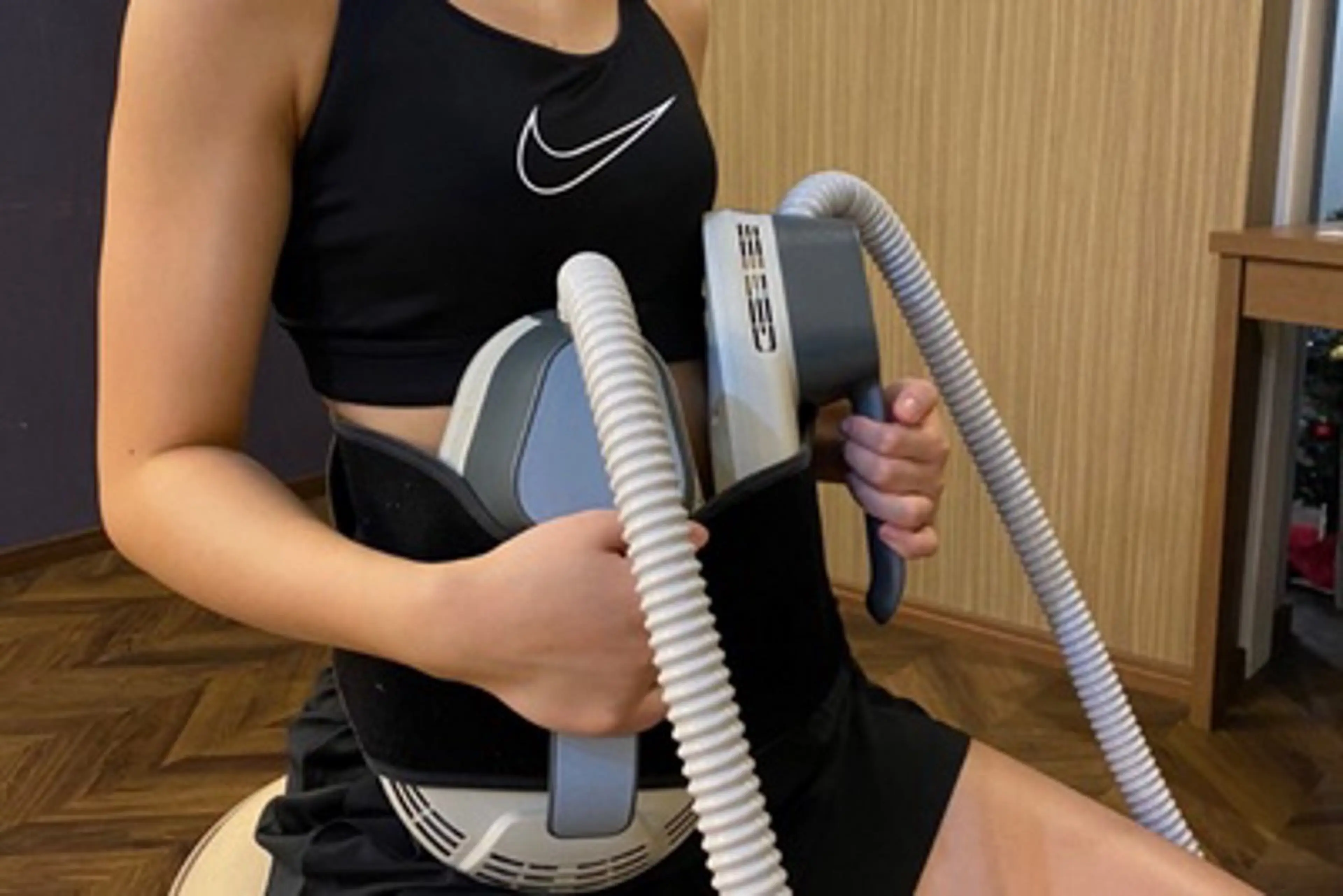 【流行りの隙間時間ダイエット20分】着替え無しで筋トレ!電磁波EMS¥17600→¥2,500の写真