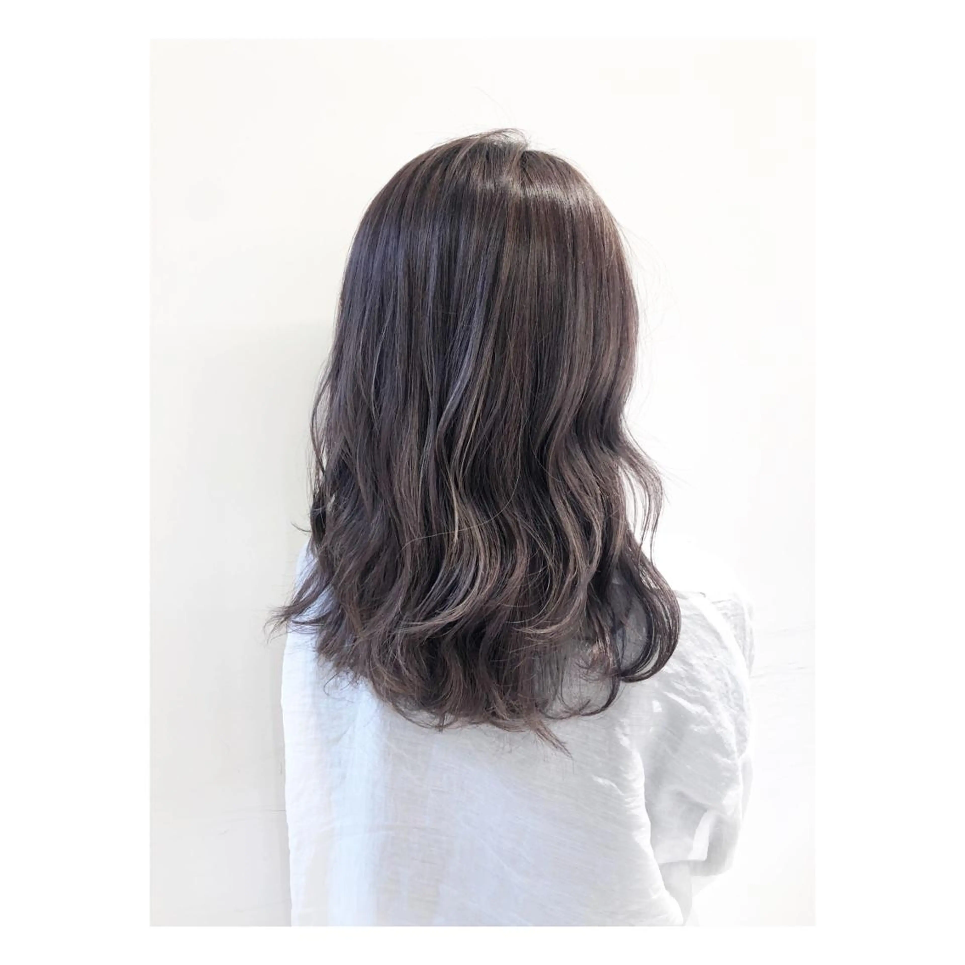 セミロング ヘアカラー あらい なつみのヘアスタイル