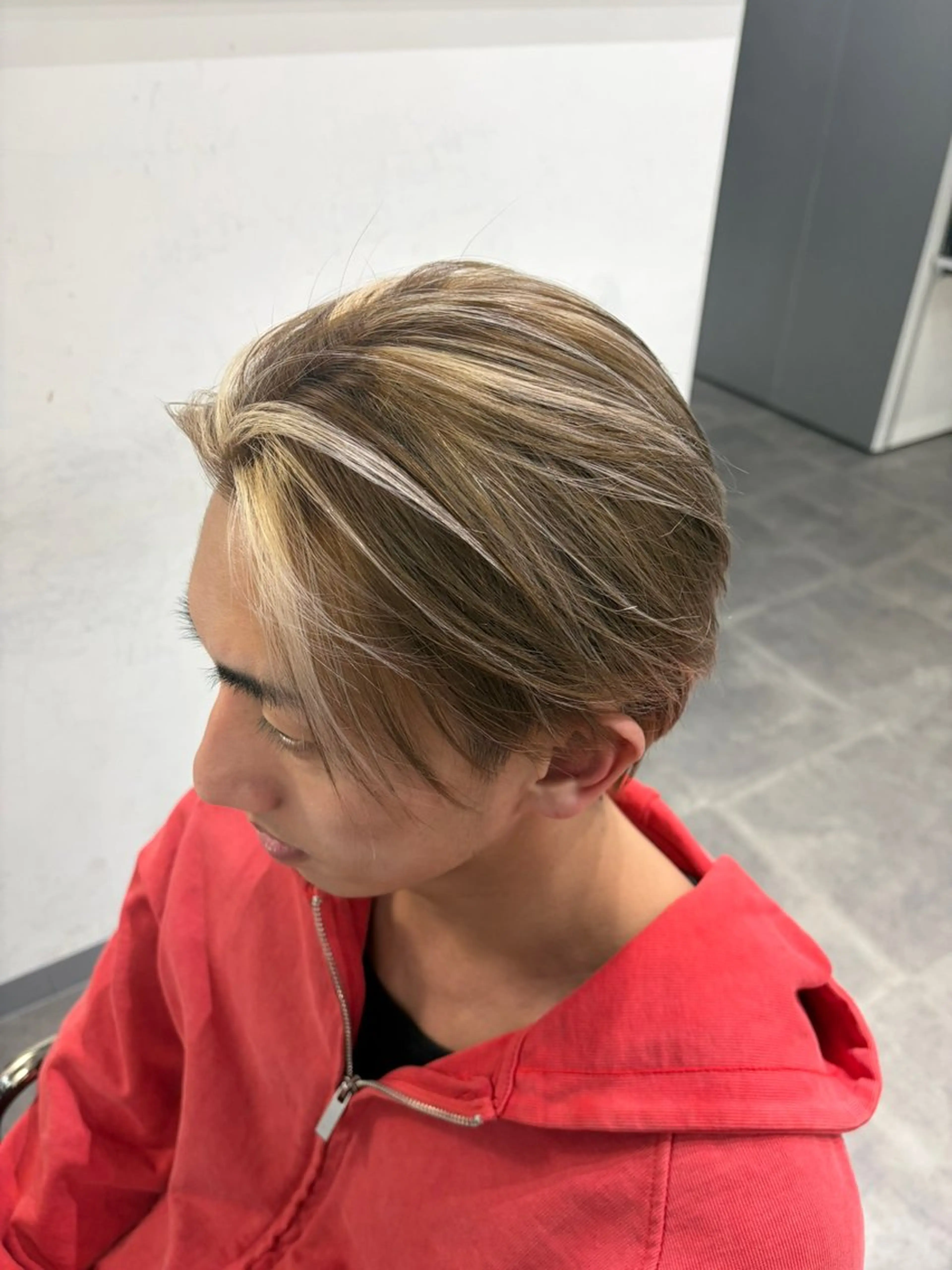 カラー メンズ メンズハイライト ハイライトカラー HOLLY所属・泉澤 風花のヘアスタイル