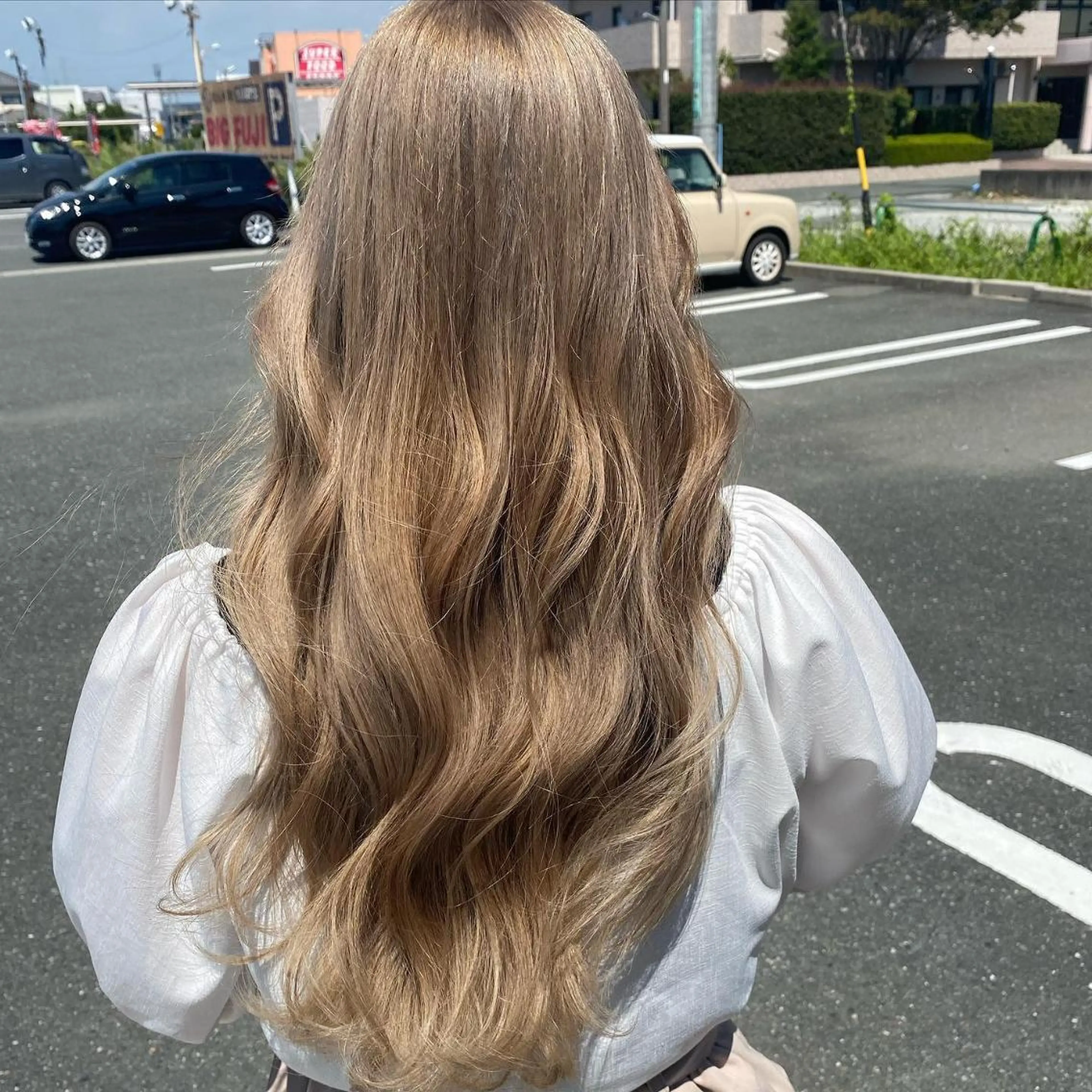 ロング カラー ベージュカラー ブロンド ブロンドベージュ ハイトーンカラー ミルクティーベージュ UNDER vr 【アンダーバー】のヘアスタイル