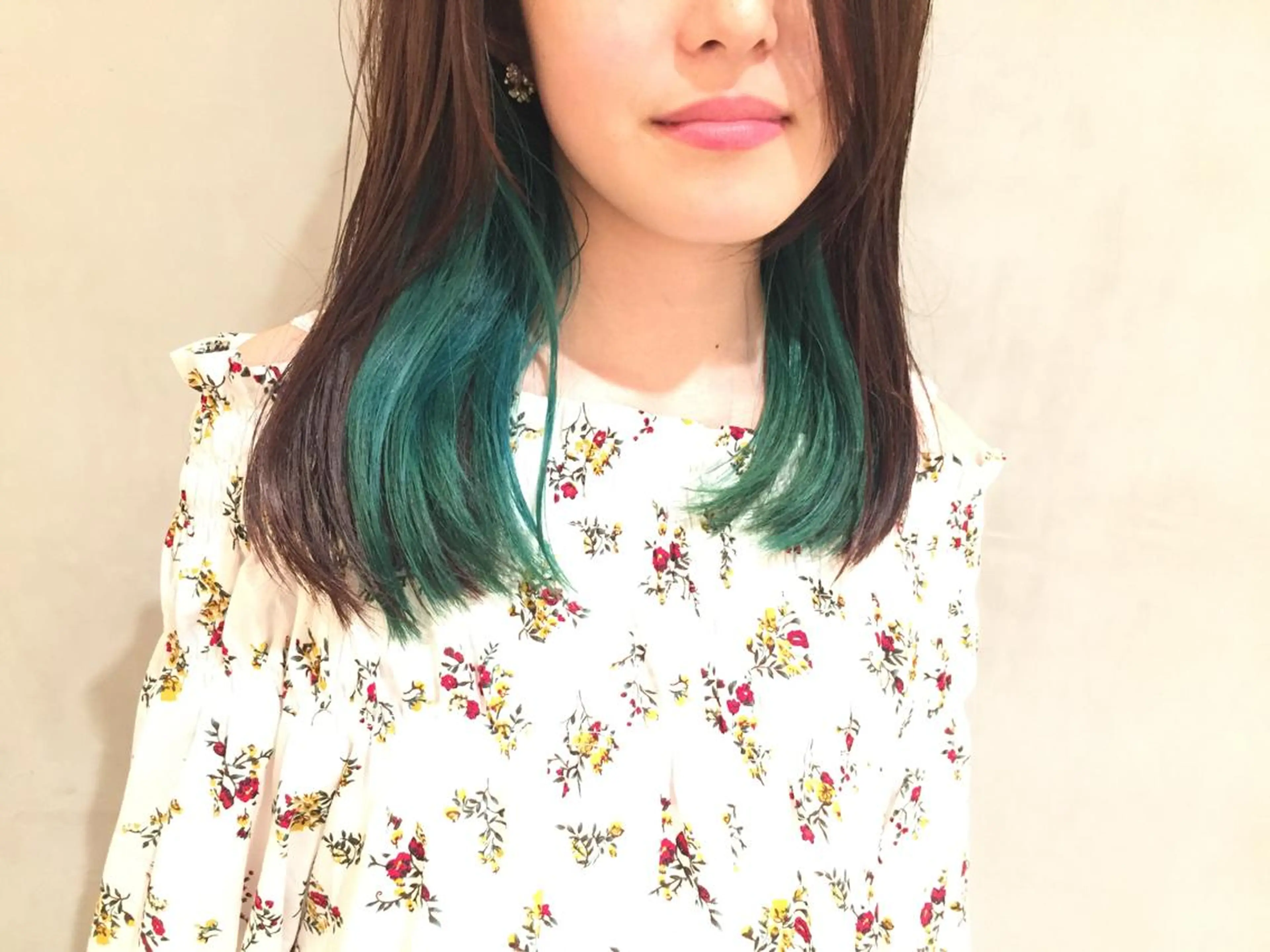 ミディアム カラー エメラルドグリーン カット ヘアカラー トリートメント 大西 直人のヘアスタイル