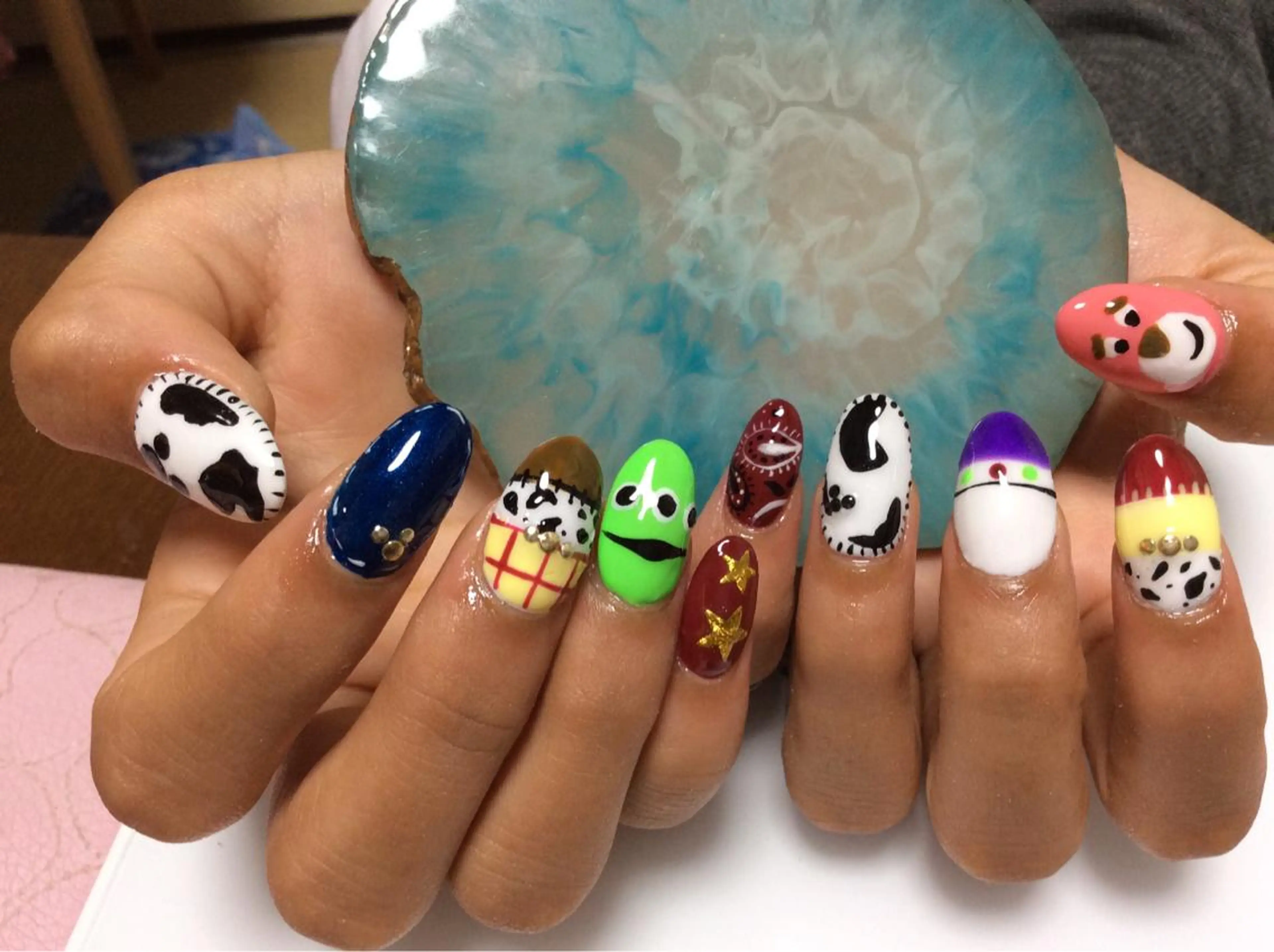 ネイル フラワー ムーンのネイルデザイン