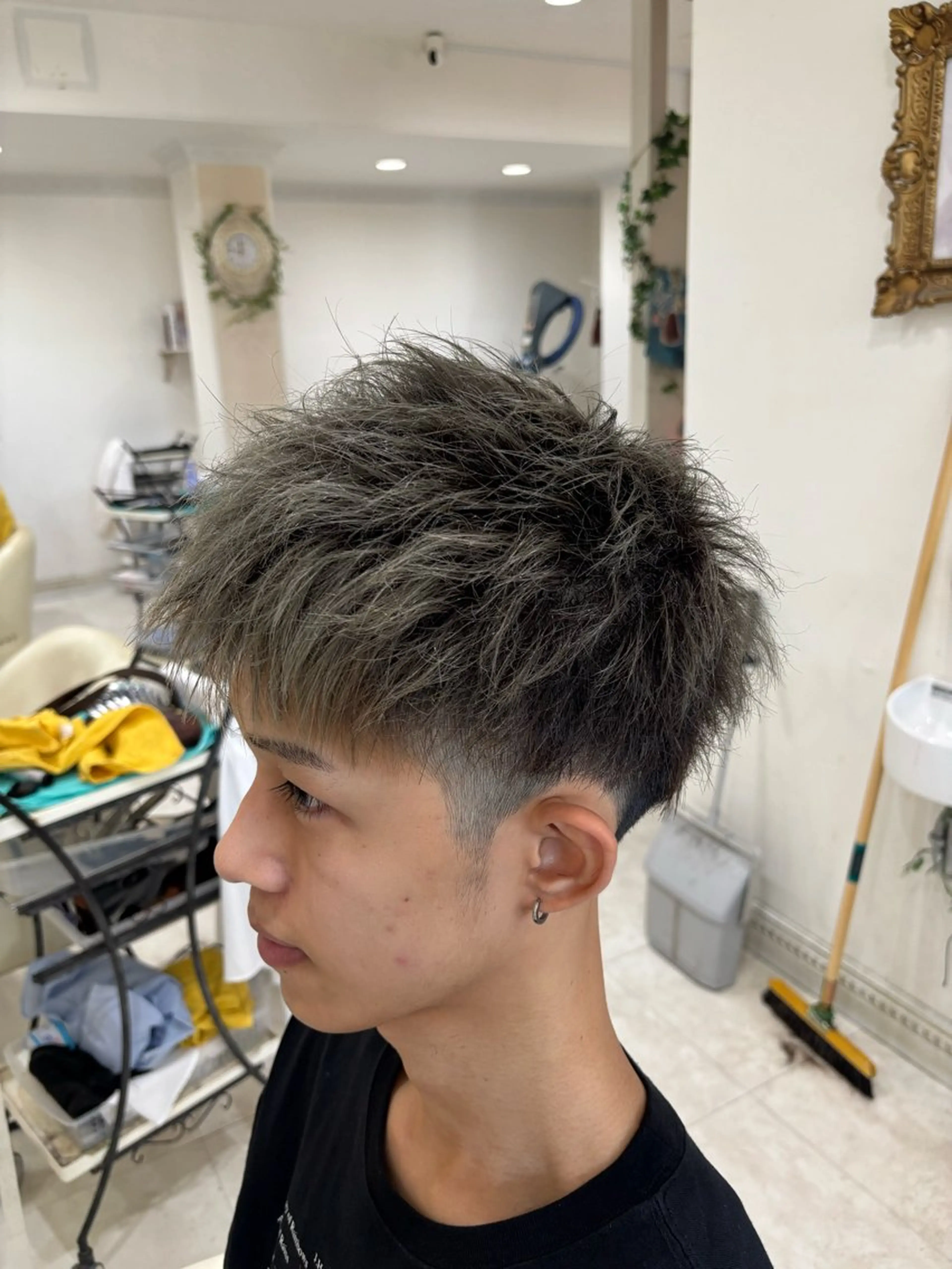 ショート カラー ブルーカラー カット ヘアカラー 美フレイヤ所属・三十木 博敏のヘアスタイル