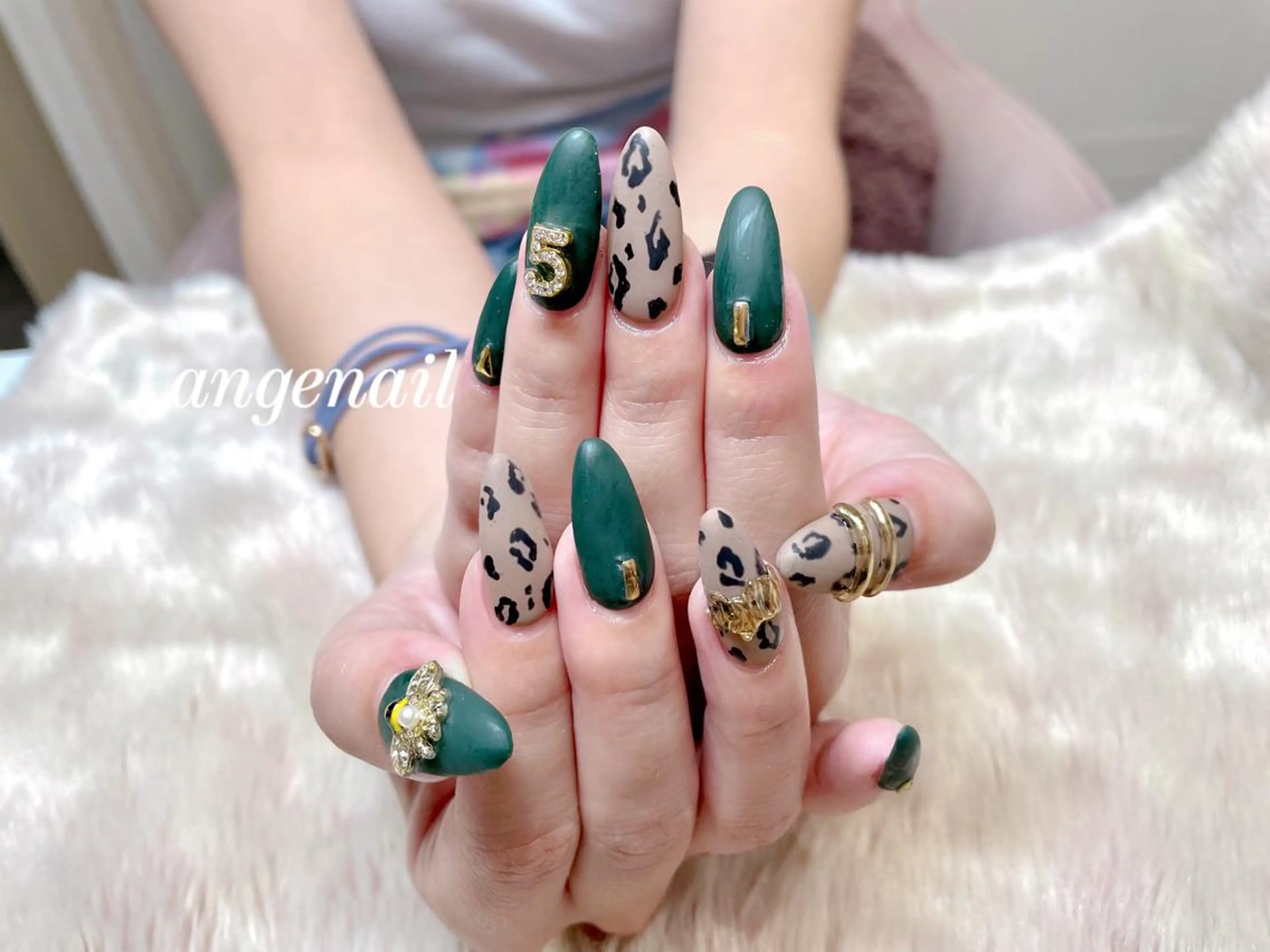 ネイル ハンドネイル オーナーネイリスト MAKIのネイルデザイン