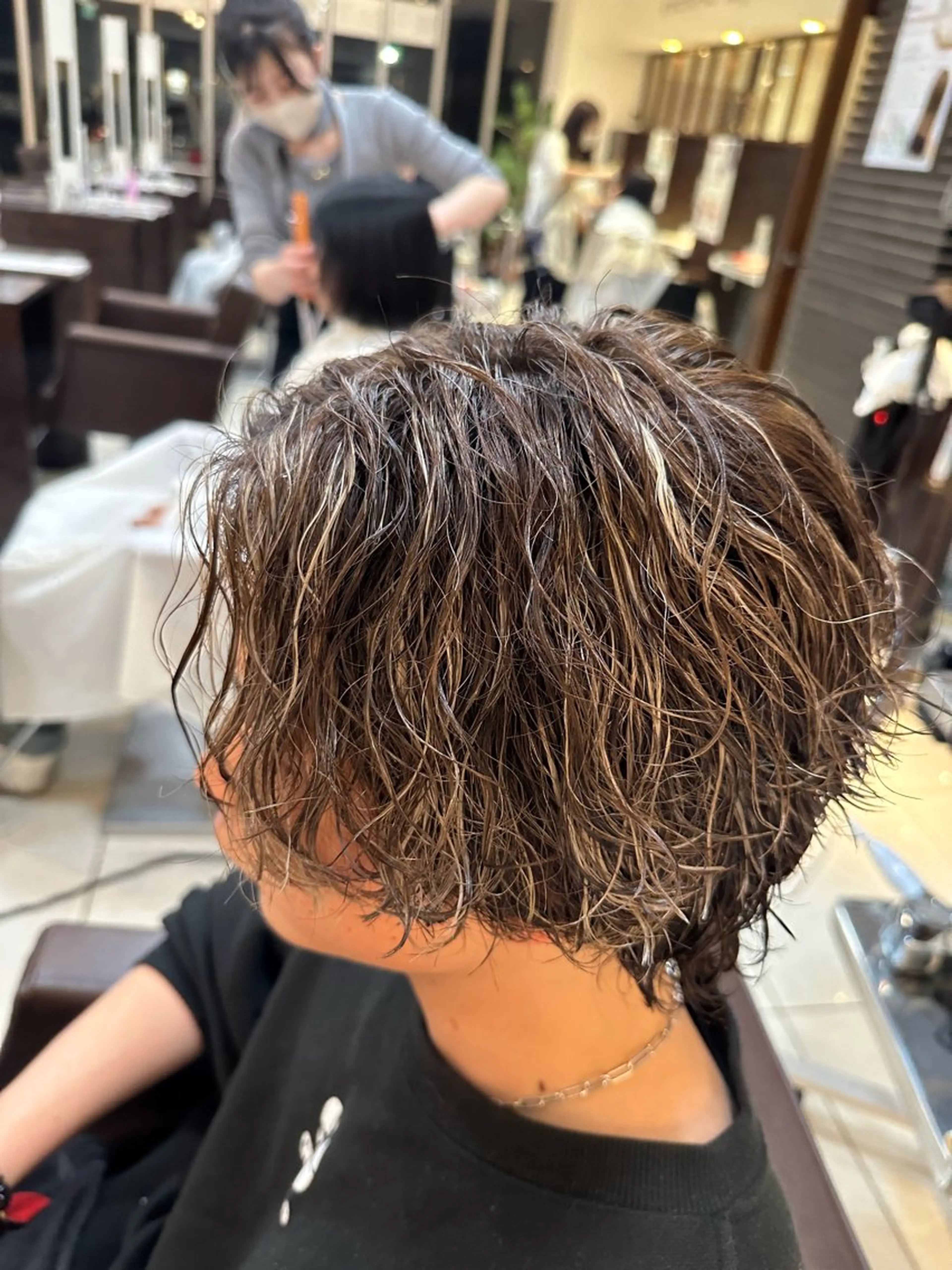 ミディアム カラー パーマ カット ヘアカラー パーマ 海外風パーマ 健人のヘアスタイル