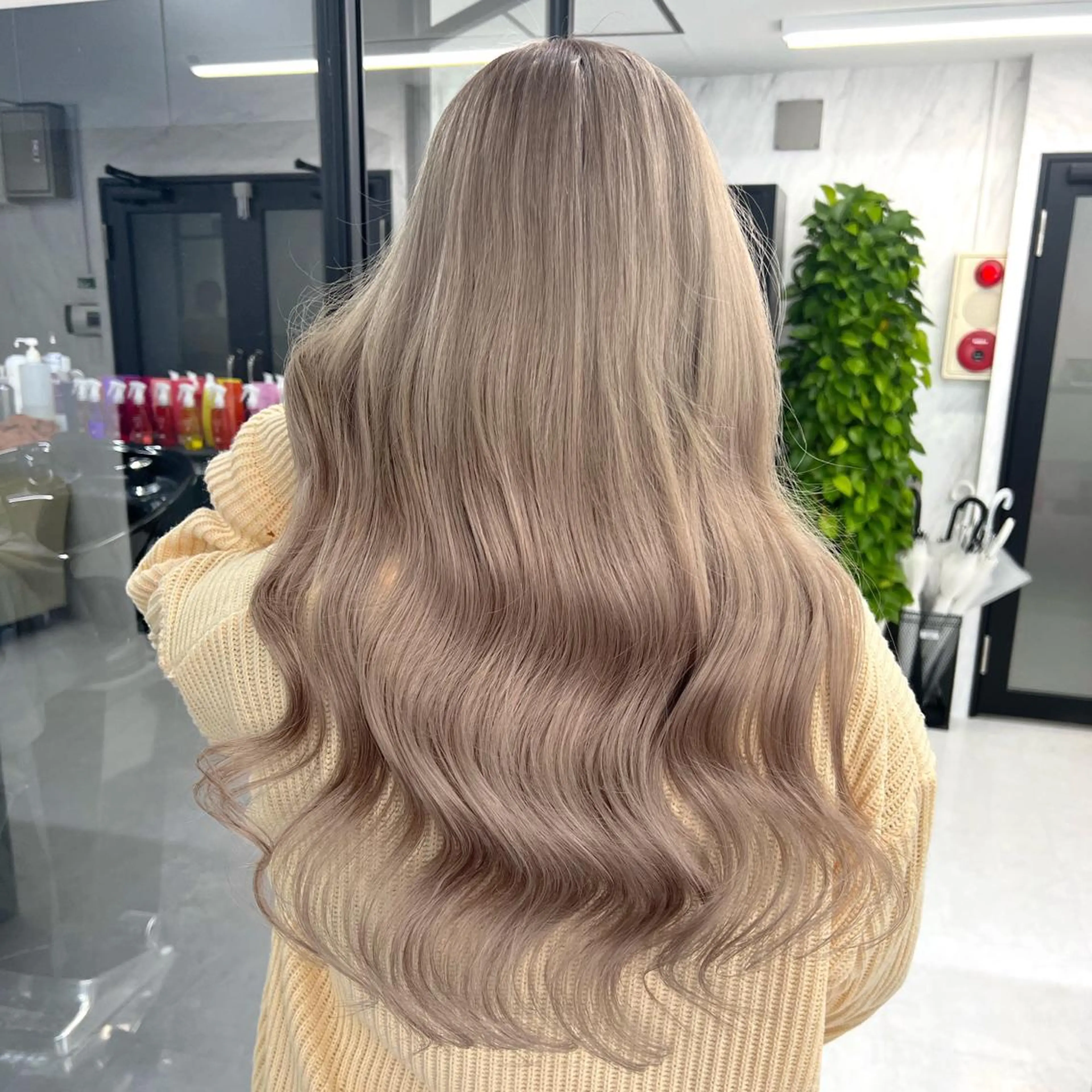 ロング カラー シールエクステ ハイトーンカラー エクステ シールエクステ特化 ハイトーン、NANAのヘアスタイル