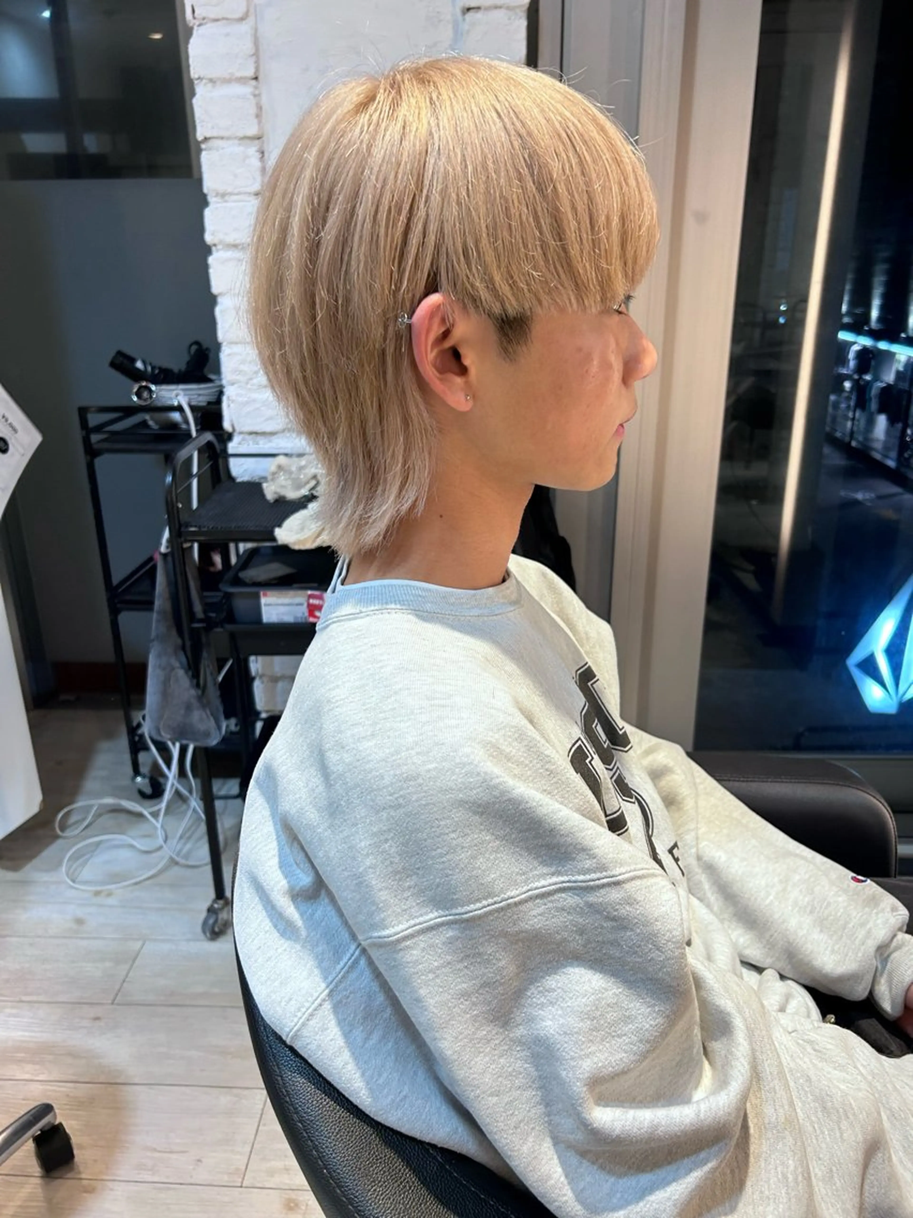 カラー メンズ メンズブリーチ ベージュカラー ブリーチ 透明感カラー カット ヘアカラー トリートメント 有働由良／ハイトーン ／韓国メンズヘアのヘアスタイル