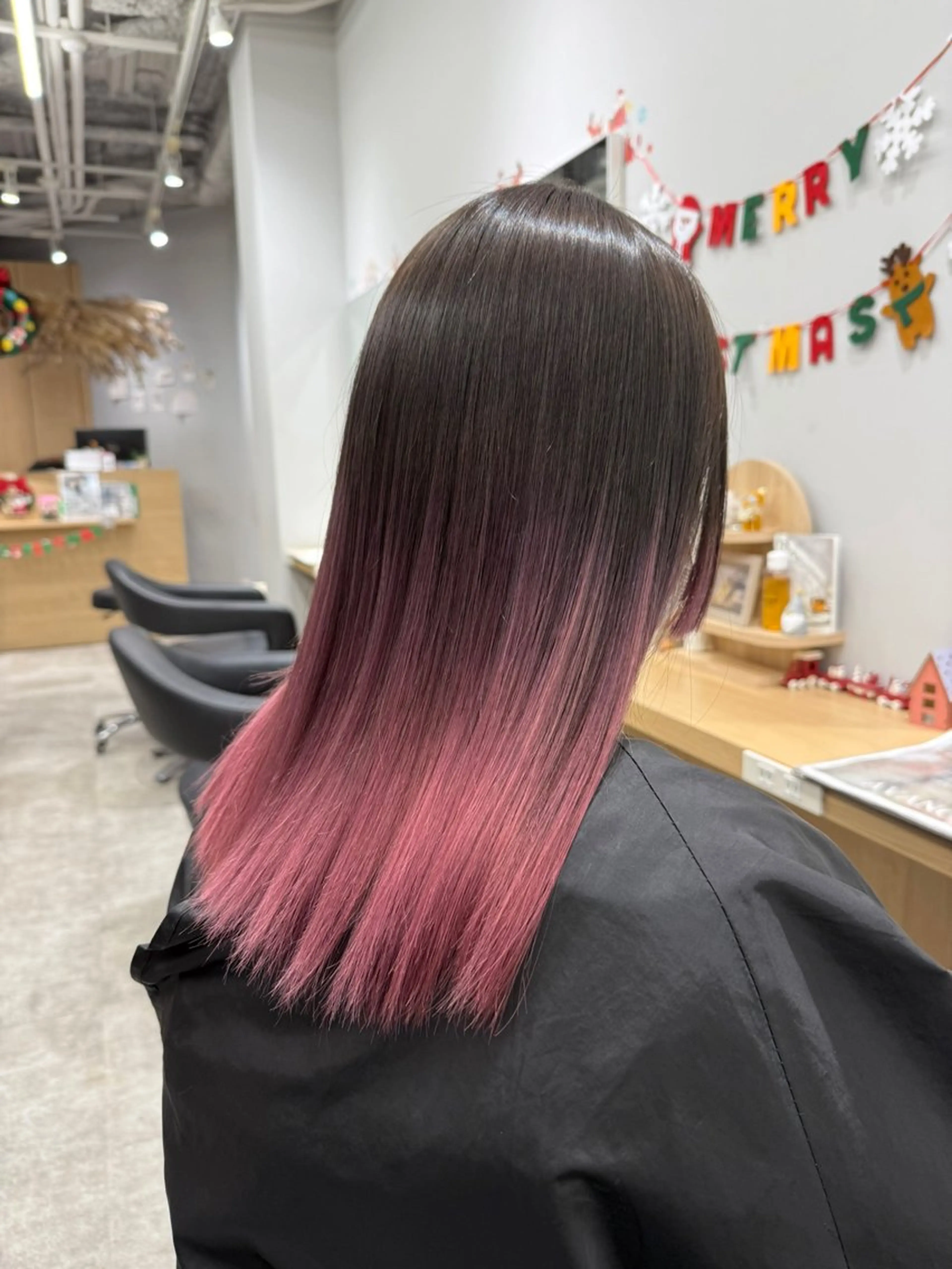 ロング カラー ブリーチ デザインカラー グラデーションカラー ハイトーンカラー ピンクカラー カット ヘアカラー 雰囲気似合わせ/永田 汰伊智/艶カラー🫧のヘアスタイル