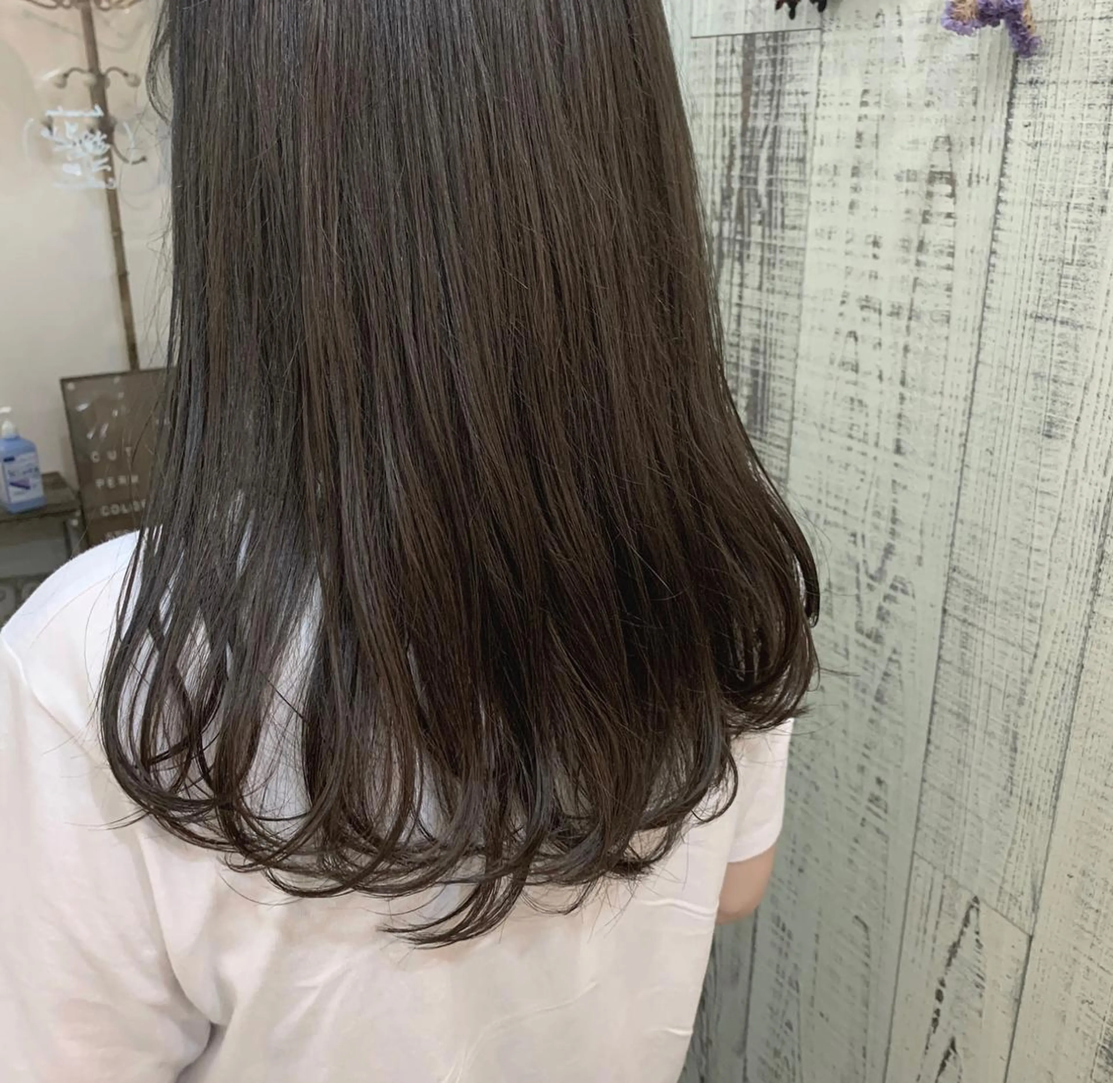 セミロング ツチダ カホのヘアスタイル
