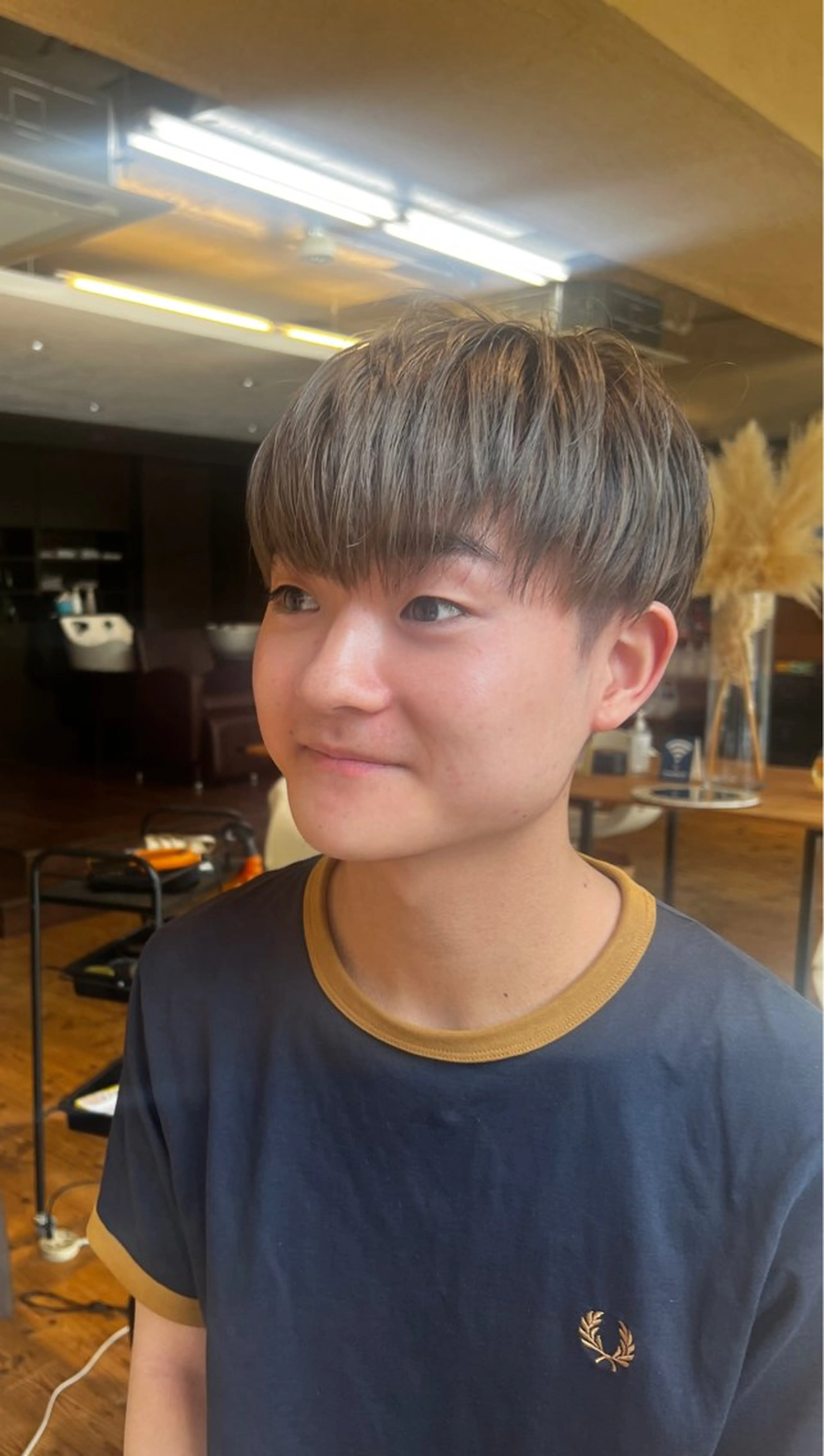 ショート メンズ メンズブリーチ アッシュ ヘアカラー BEACH　HAIR&NAIL所属・両国駅徒歩1分⭐️ アイロン仕上げのヘアスタイル