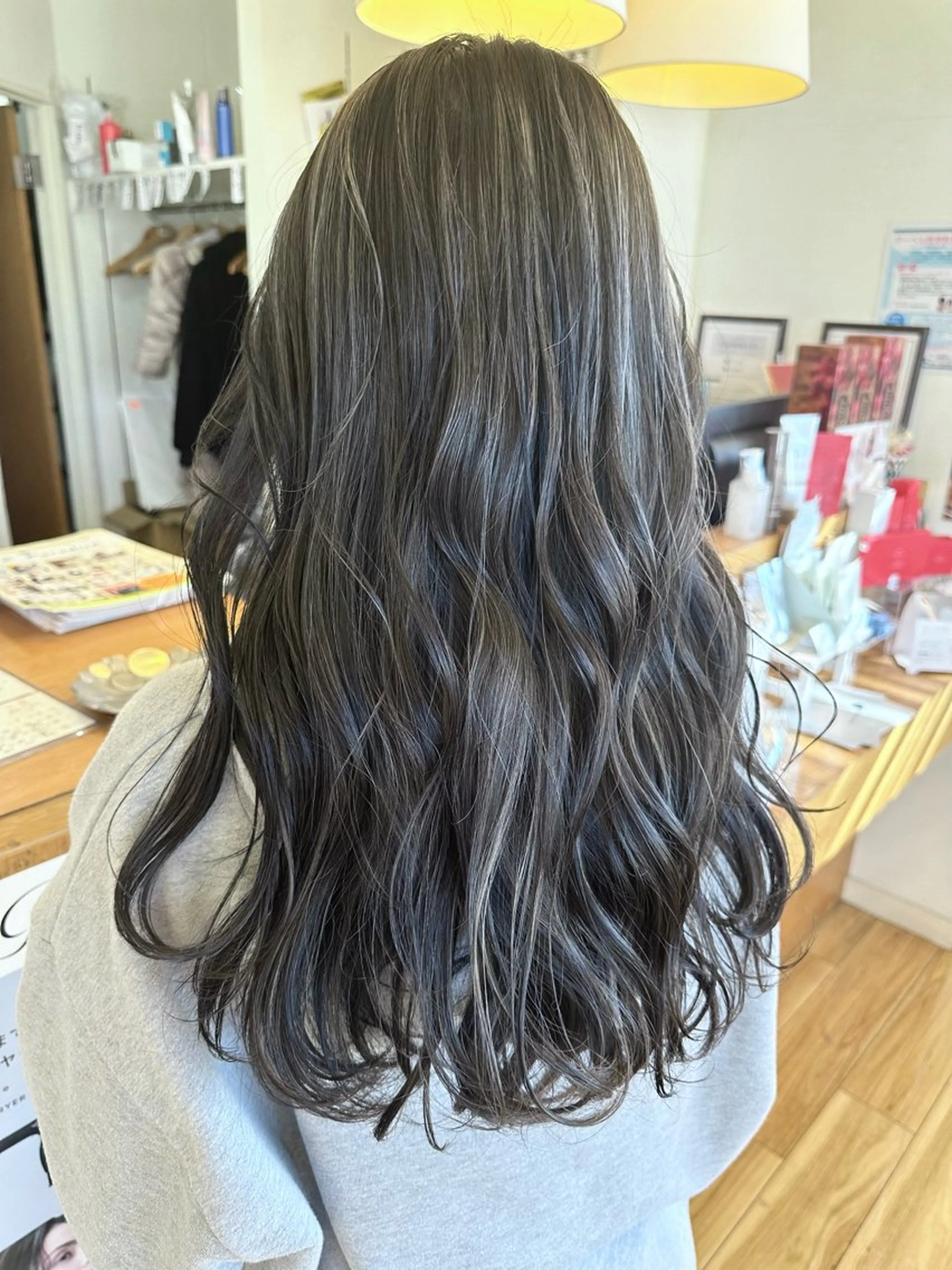 ロング カラー グレージュ ハイライトカラー ハイライト カット ヘアカラー トリートメント ペッツ本店 スタイリスト増田ゆきのヘアスタイル