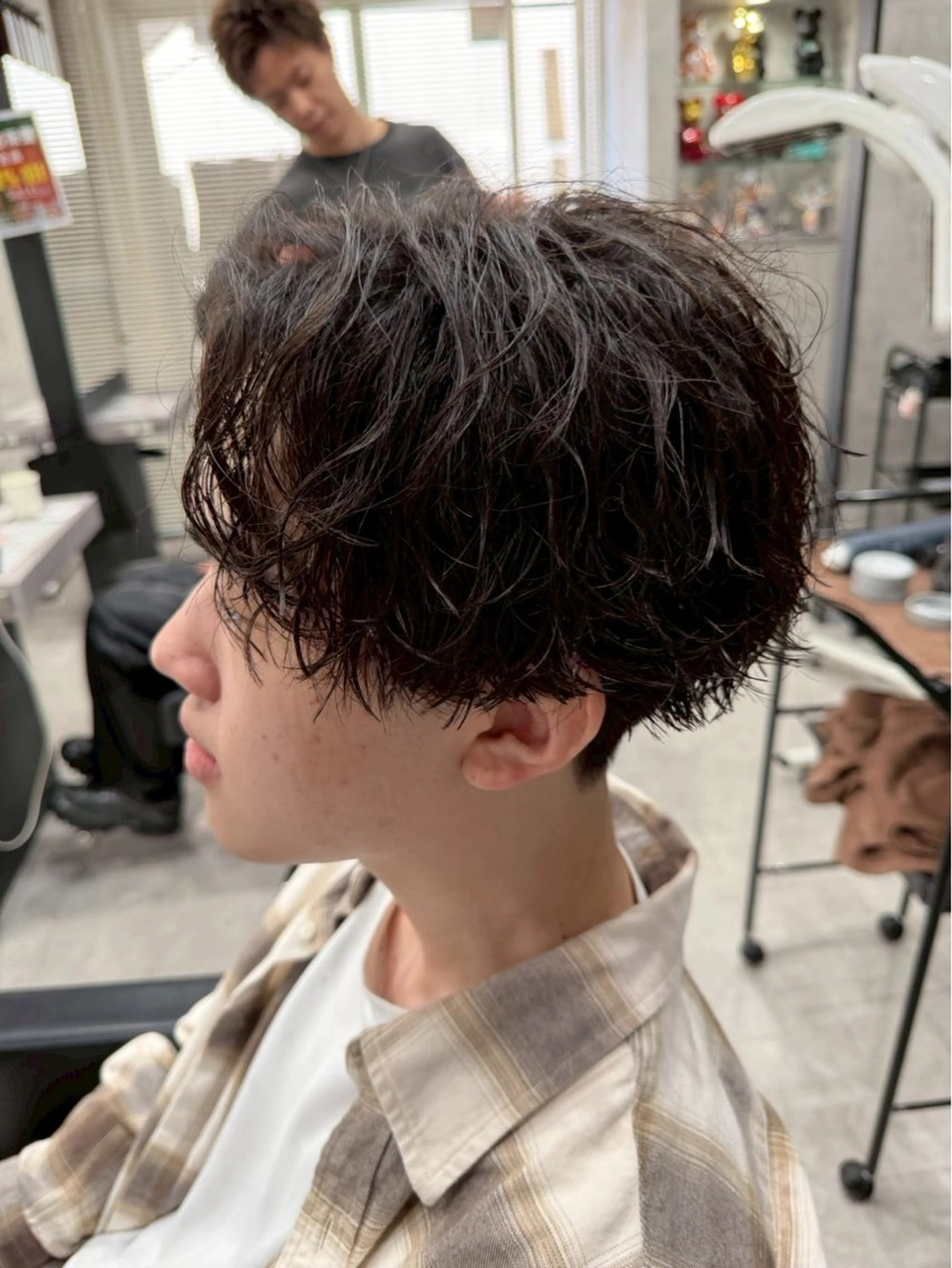 パーマ メンズ センターパート 青木 真裟斗のヘアスタイル
