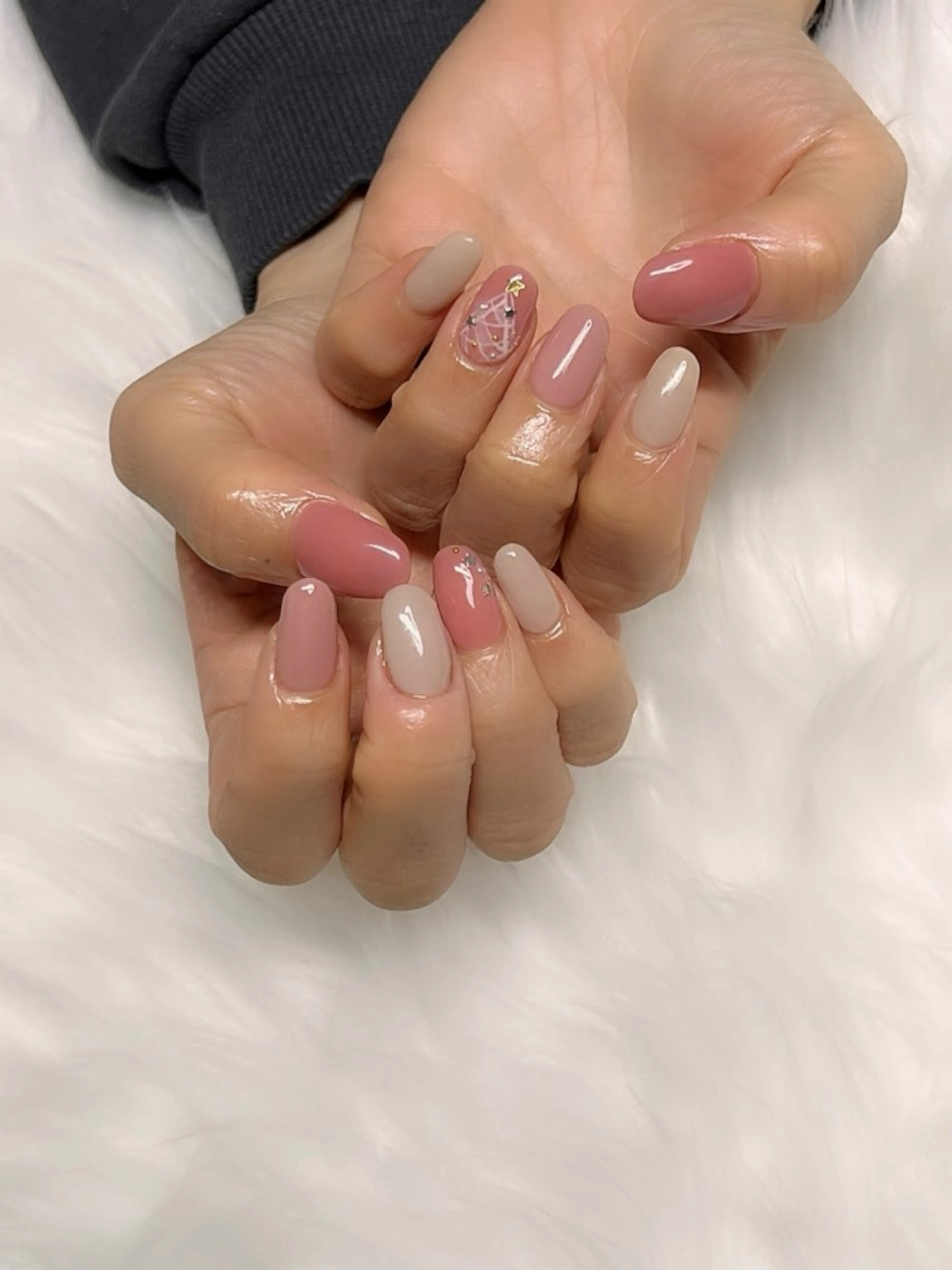 ネイル グラデーション ピンク 冬ネイル クリスマス ハンドネイル 🩵池袋heart nail🩵のネイルデザイン