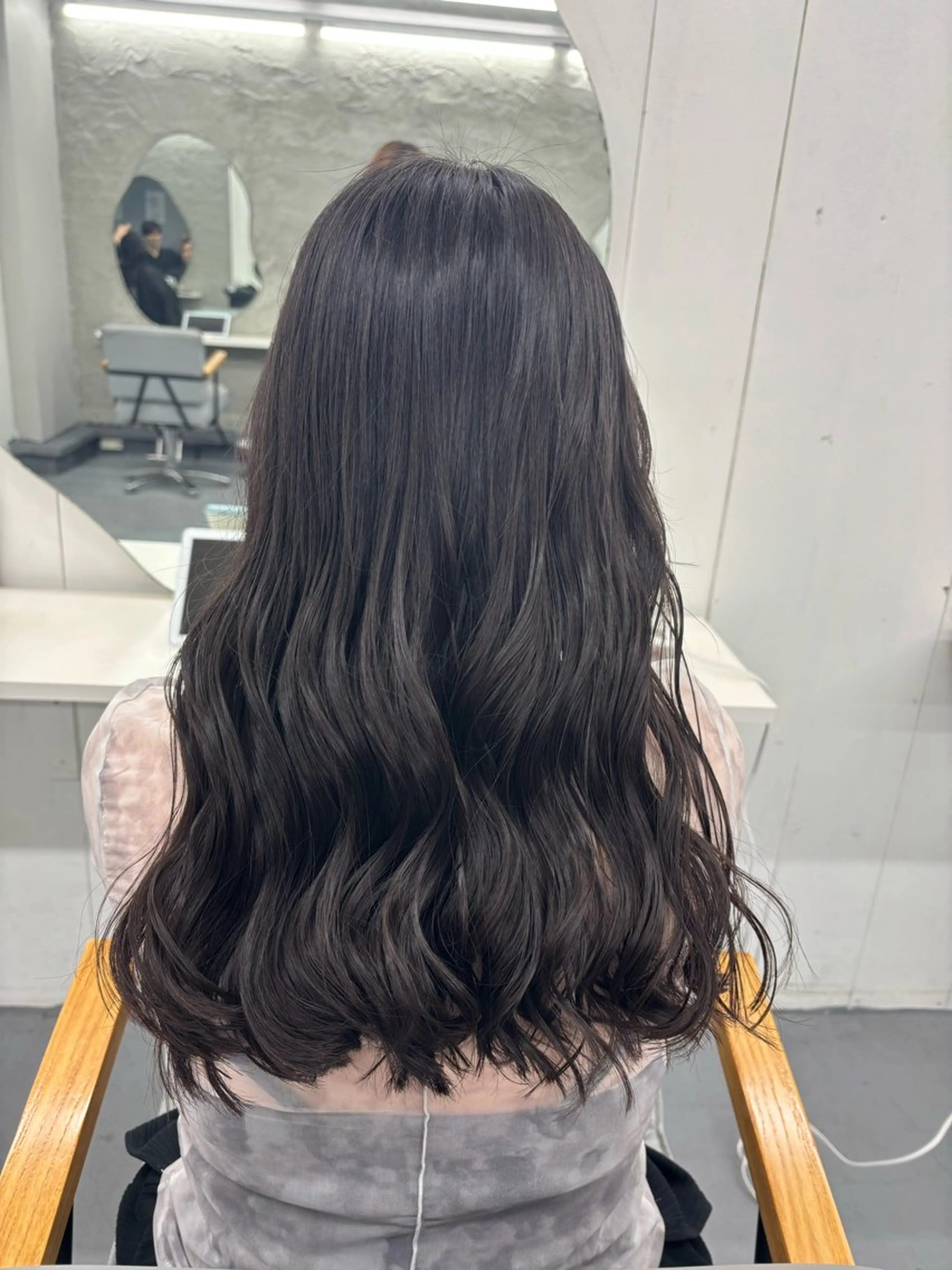 ロング カラー 腰越 麻奈のヘアスタイル