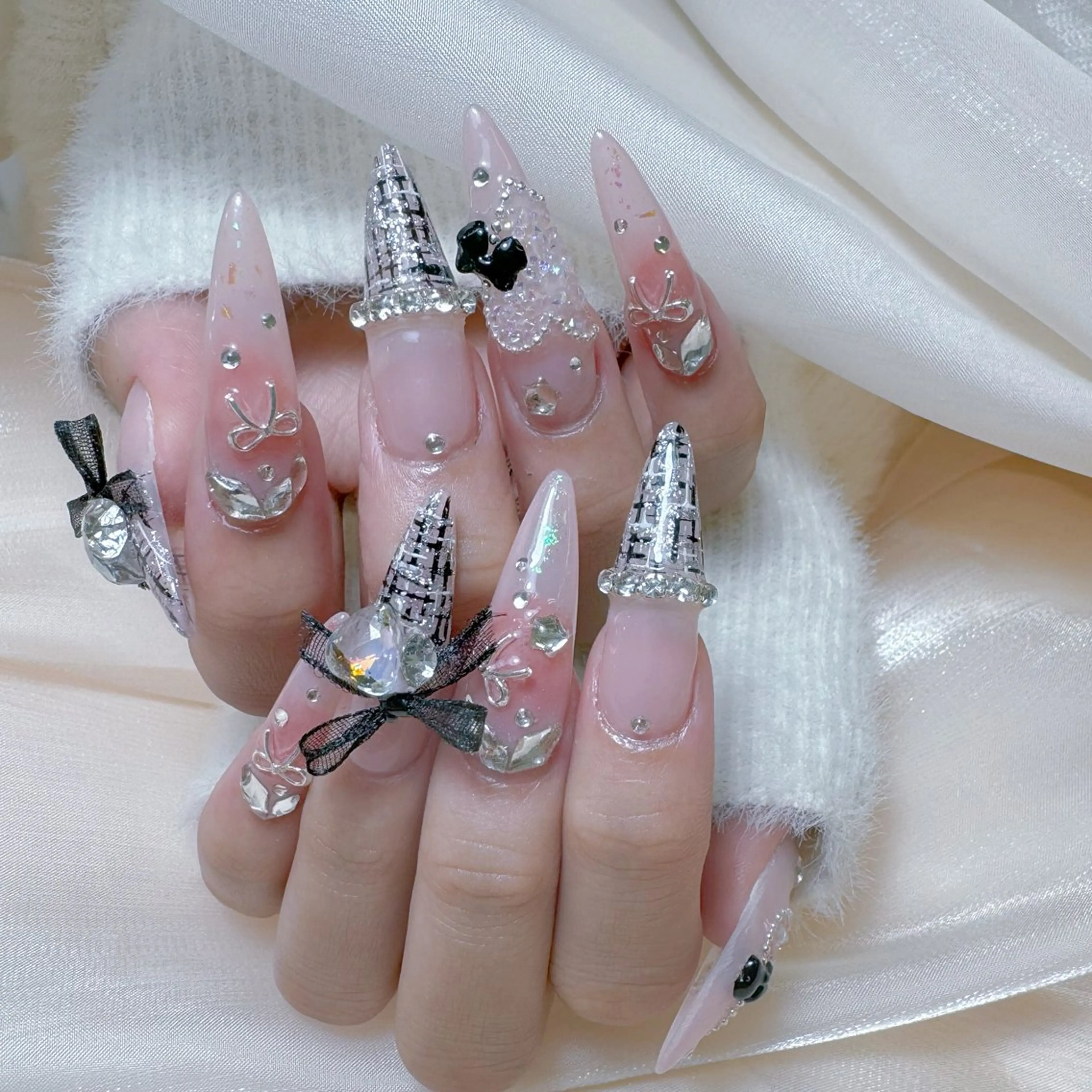 ネイル チークネイル ガーリー キラキラネイル 韓国ネイル ピンク ハンドネイル princess スカルプ専門店のネイルデザイン
