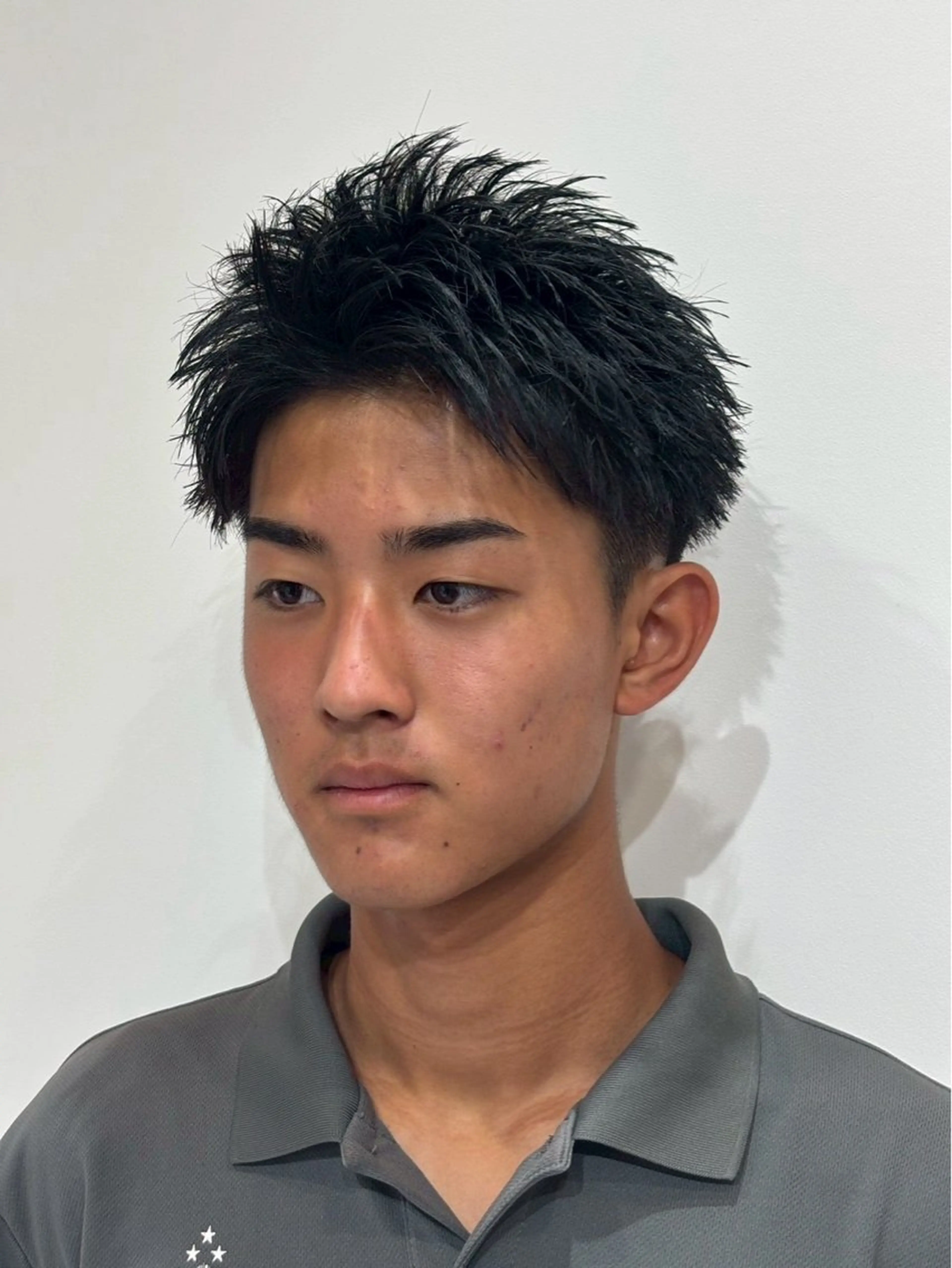 ショート メンズ アップバング 刈り上げ 青木 真裟斗のヘアスタイル