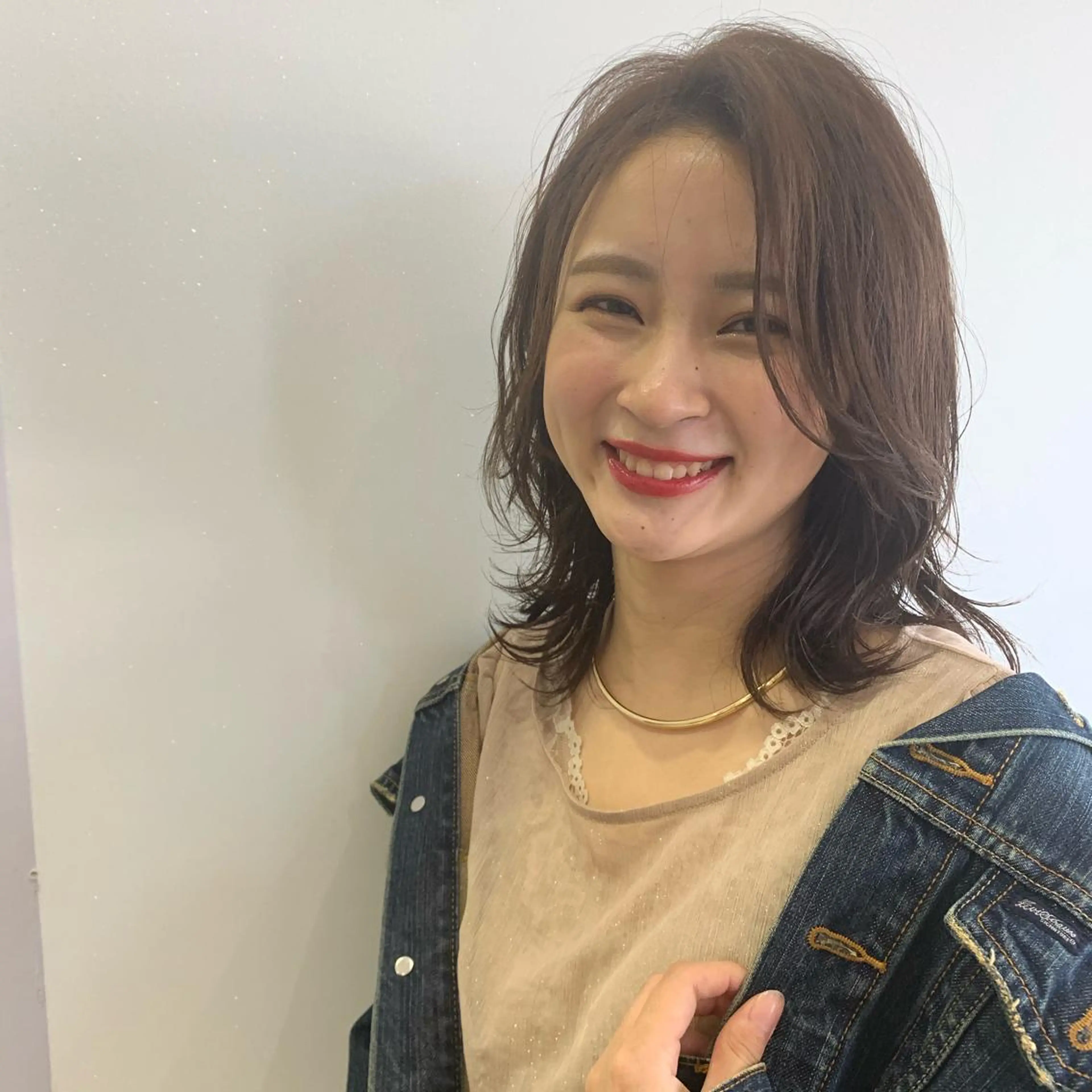 ミディアム 白髪ぼかしモデル募集 今村理央奈のヘアスタイル