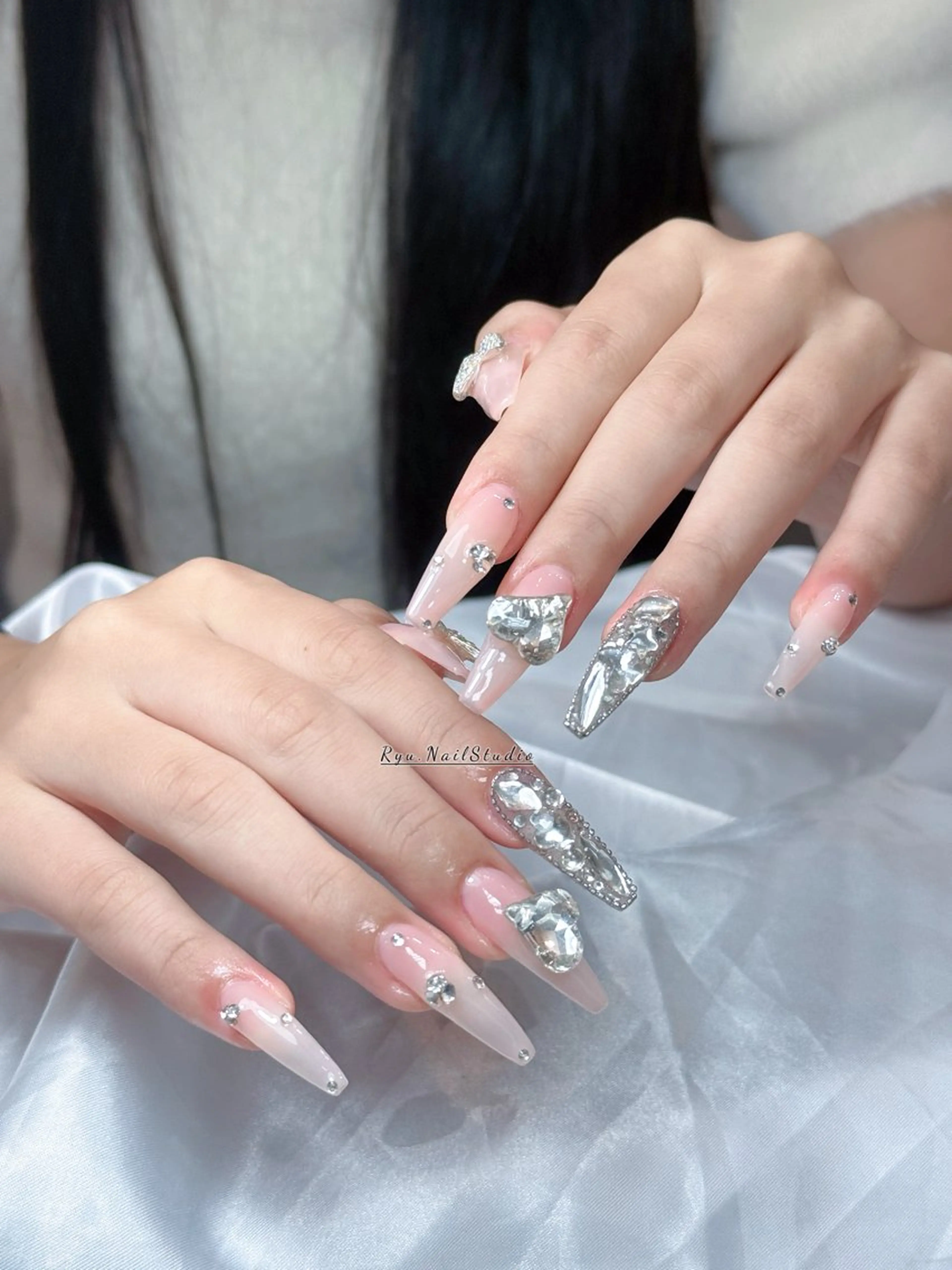 ネイル アートネイル ジェルネイル キラキラネイル ミラーネイル ニュアンスネイル ハンドネイル Ryu Nail Studio所属・Ryu Nail 新大久保のネイルデザイン