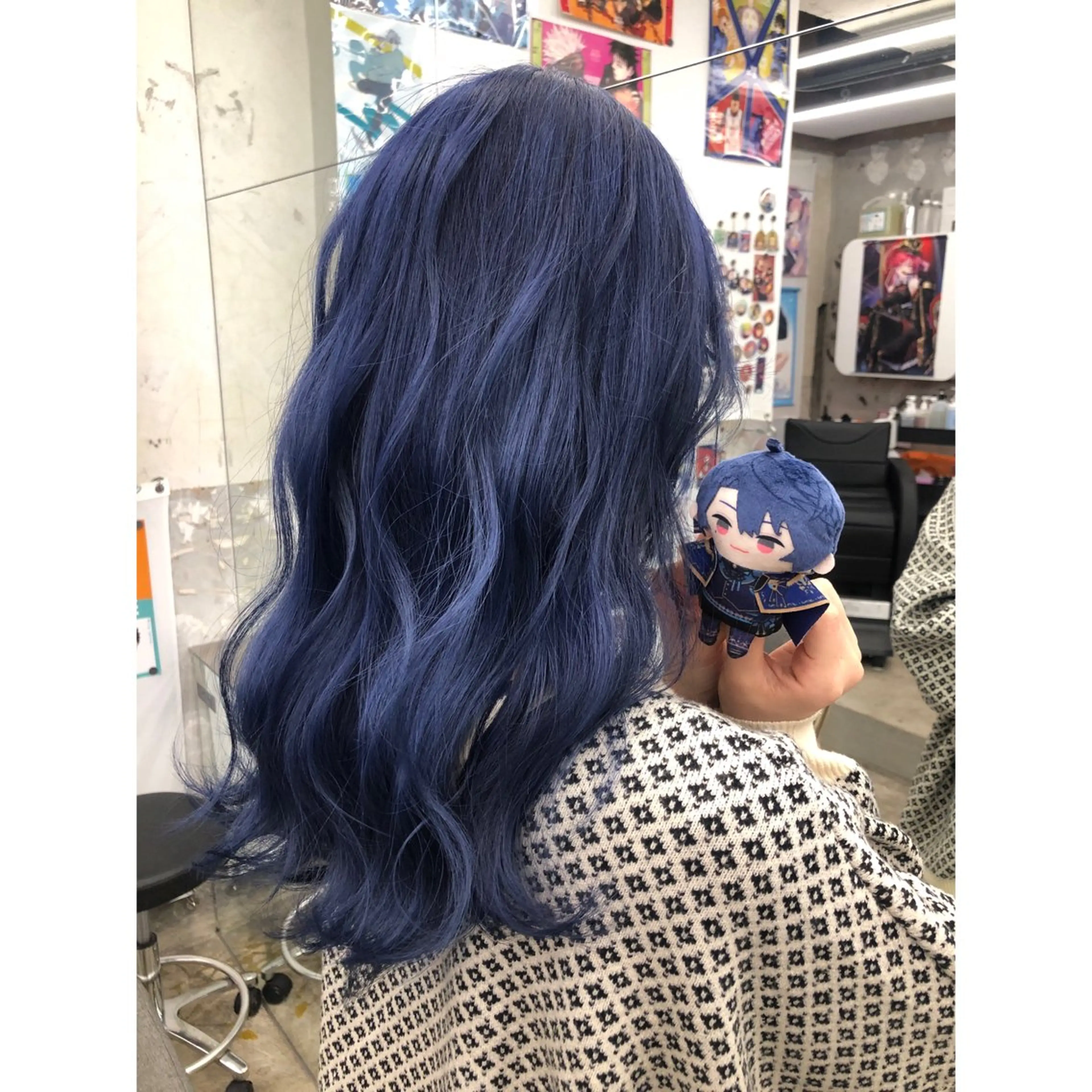 セミロング カラー ブリーチ ブルーカラー ネイビーカラー 推しカラー✨ オタク美容師ユウカのヘアスタイル