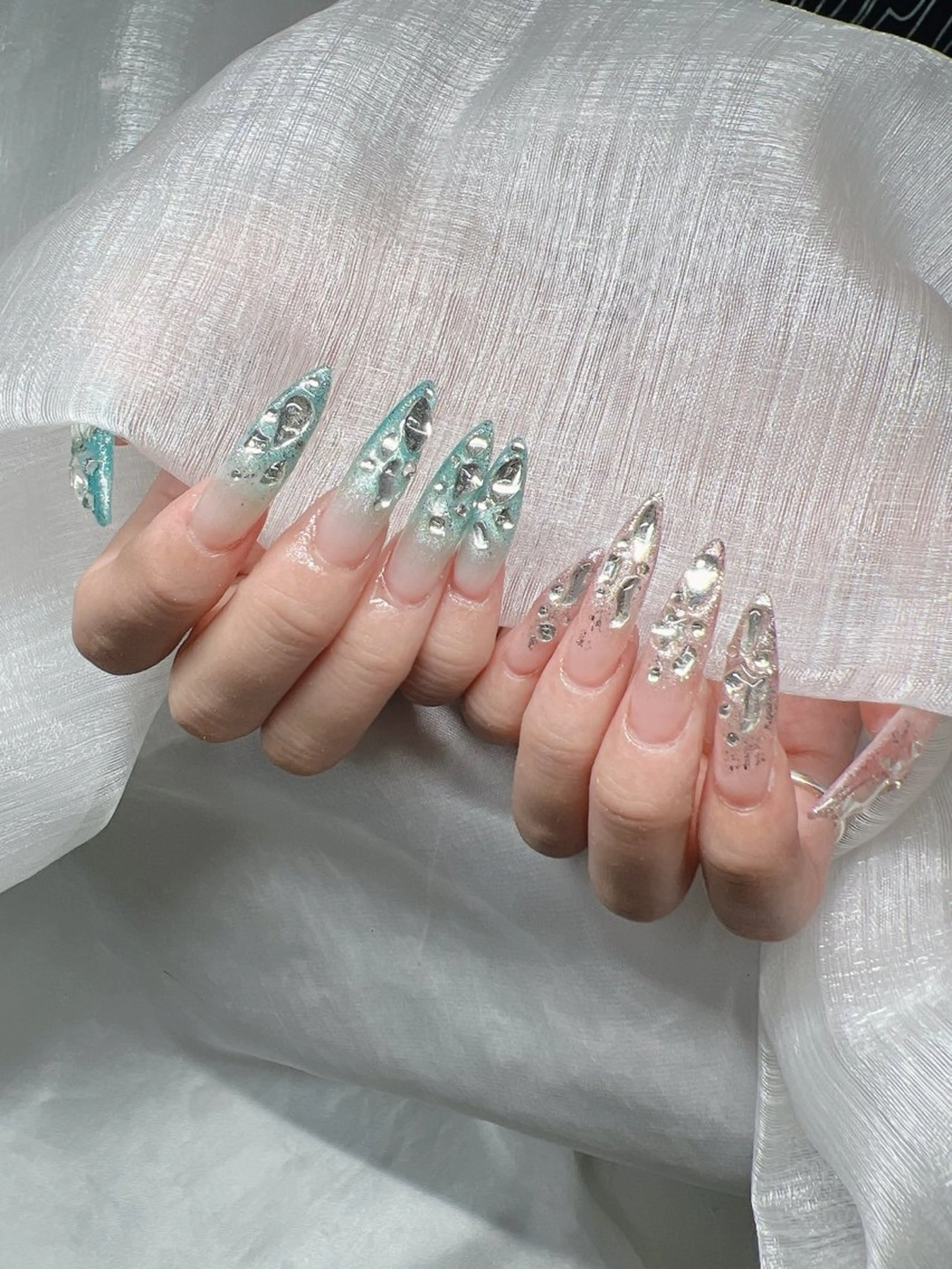 ネイル 長さ出し グラデーション キラキラネイル マグネットネイル ニュアンスネイル ハンドネイル Lee Nailsのネイルデザイン