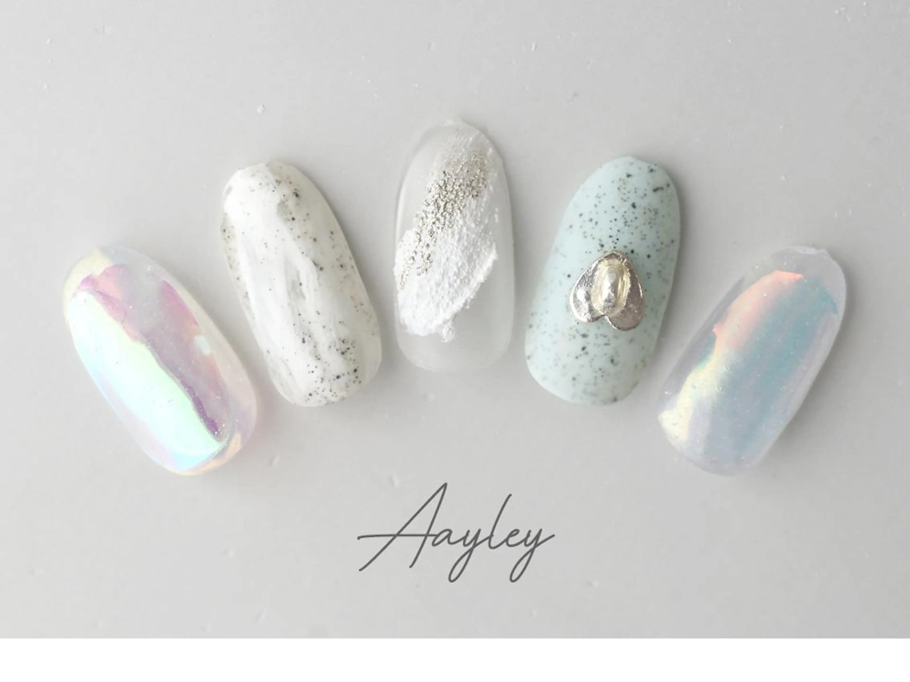 ミディアム カラー ネイル Aayley(アイリー)Salon所属・Aayley アイリ―サロンのネイルデザイン