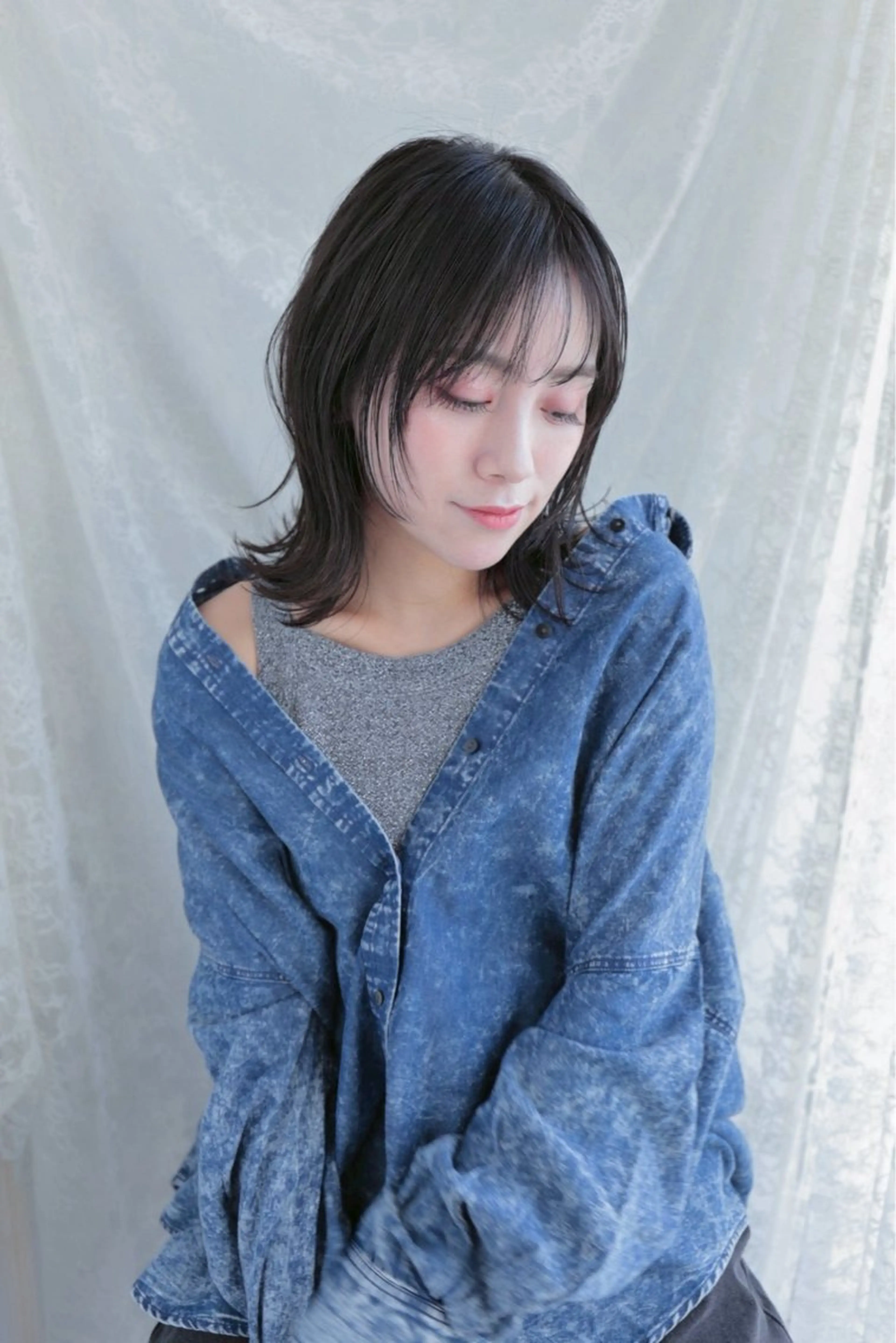 ミディアム くびれヘア 小顔カット 外ハネヘア カット ヘアカラー トリートメント Plaatje💐 ゆずはのヘアスタイル