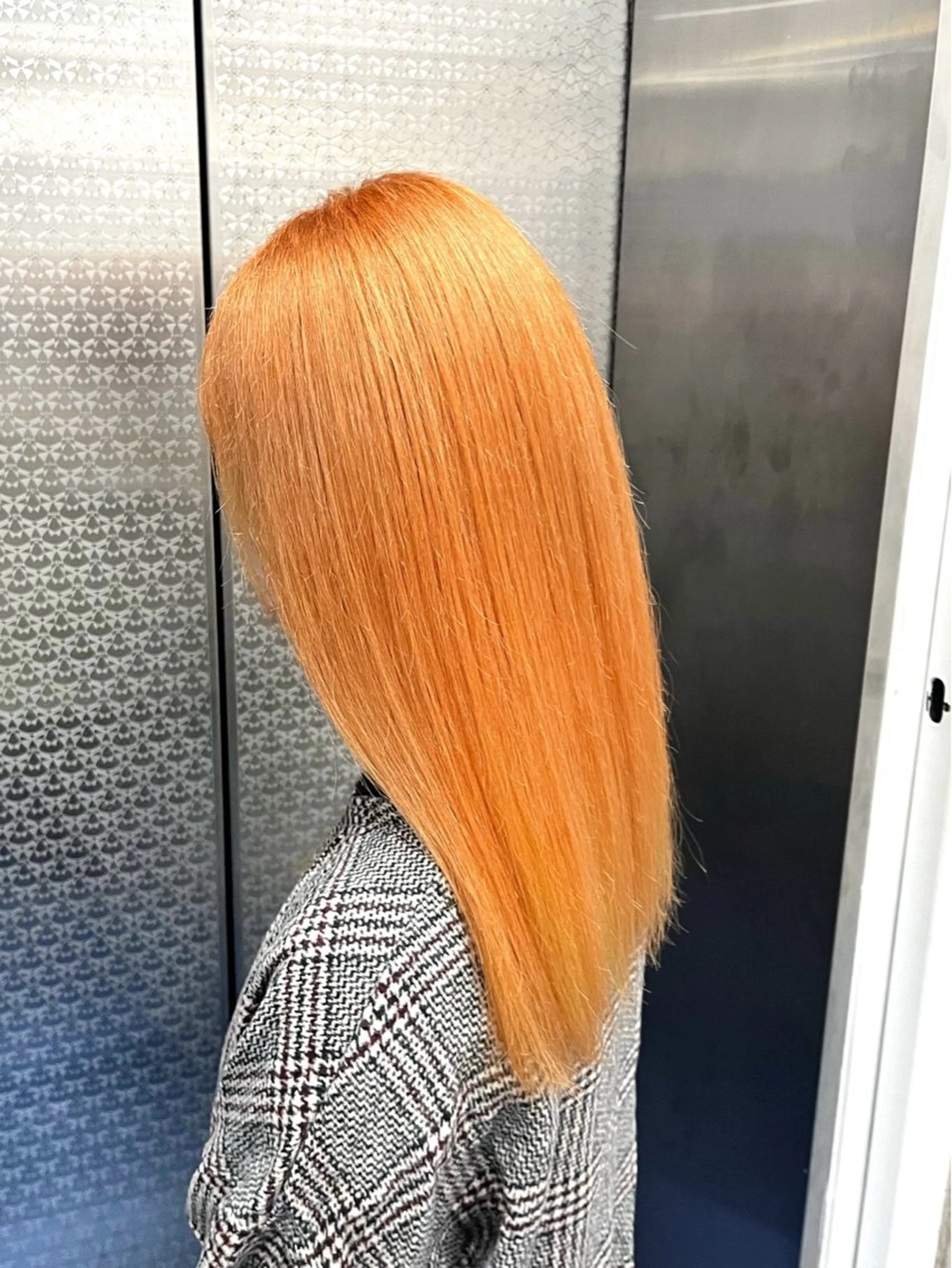 ミディアム 縮毛矯正 デザインカラー 小西勇次のヘアスタイル