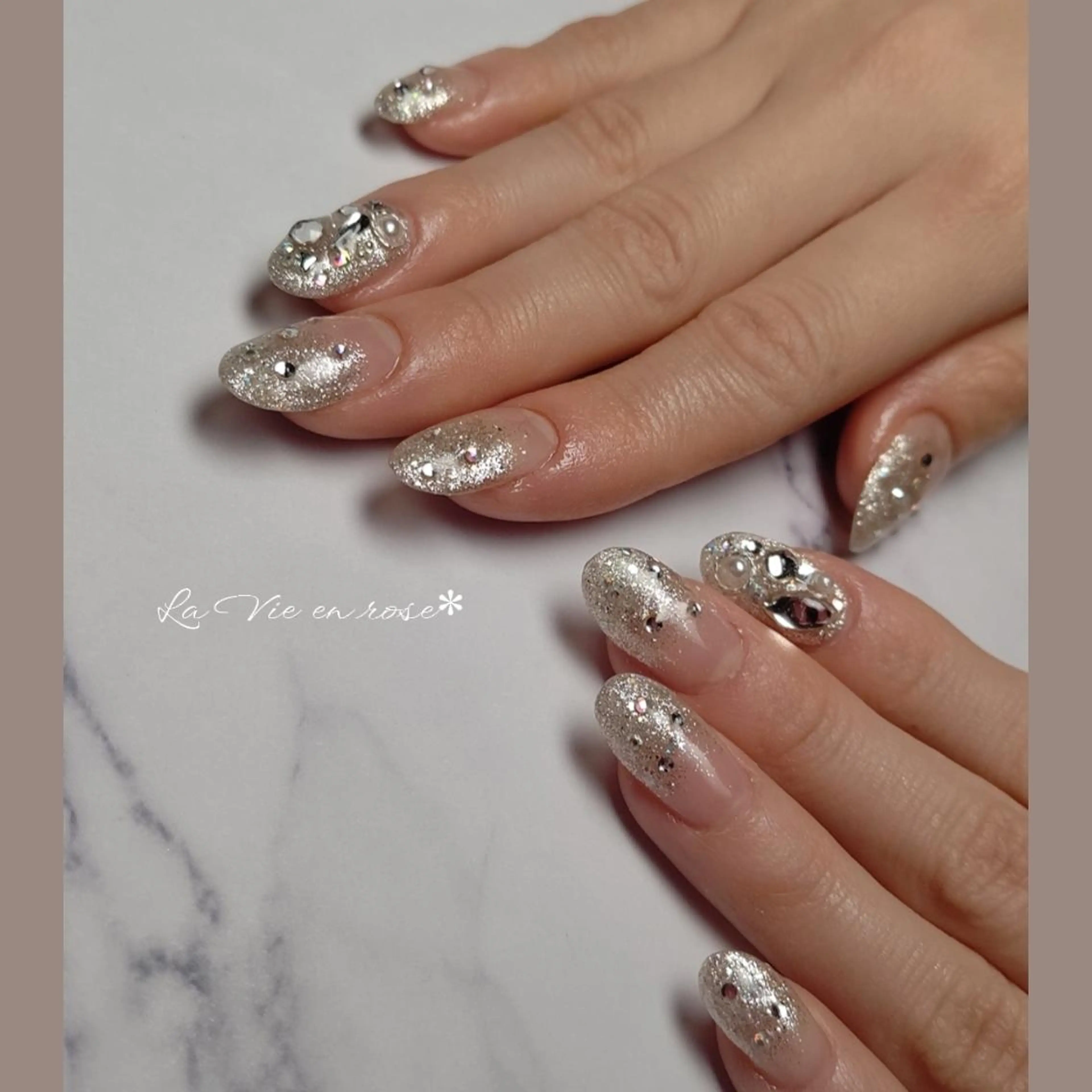 ネイル キラキラネイル ラヴィアン ローズのネイルデザイン