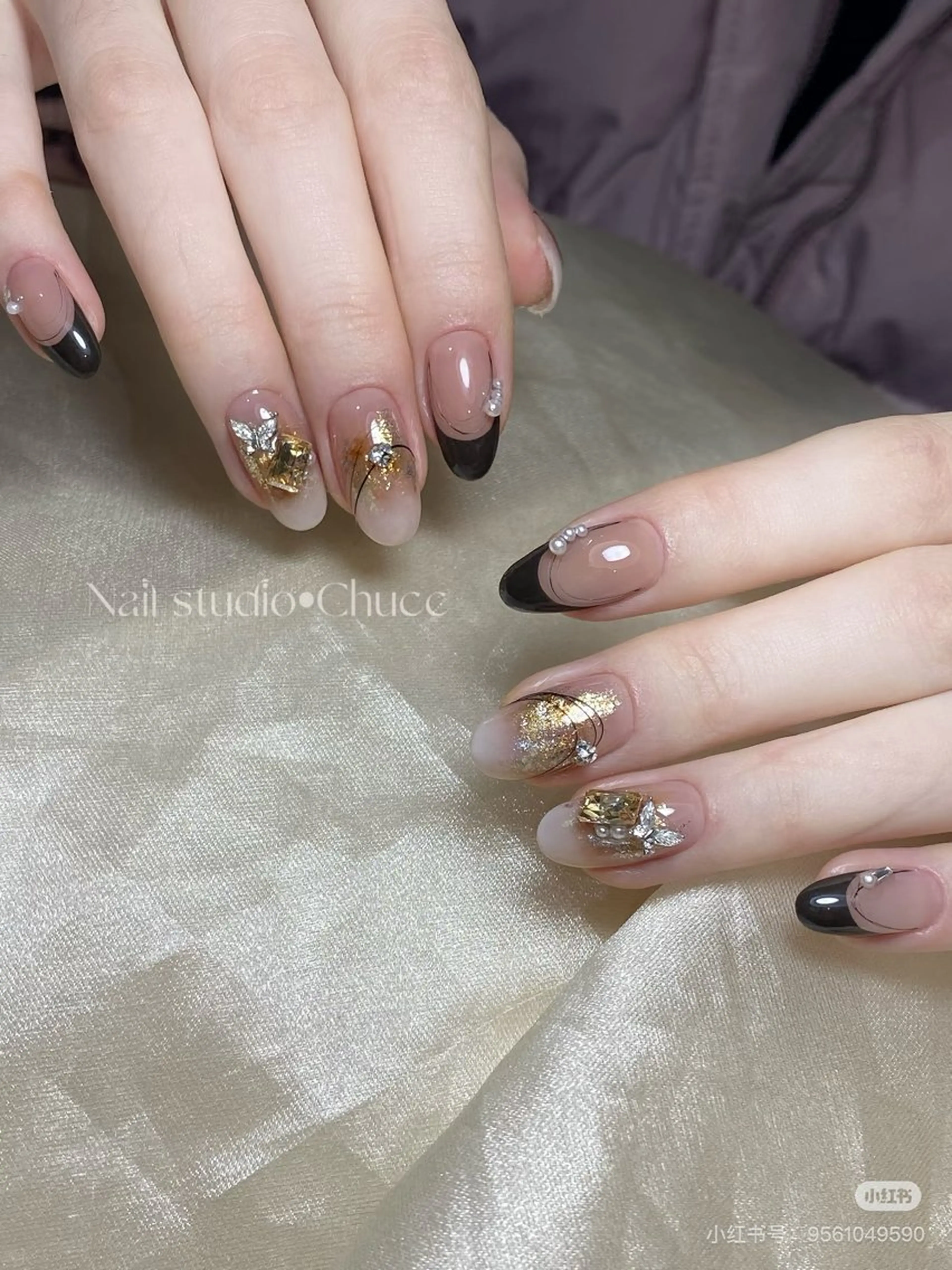 ネイル フレンチネイル ゴールド ストーンネイル Tsukimi nail所属・シ シのネイルデザイン