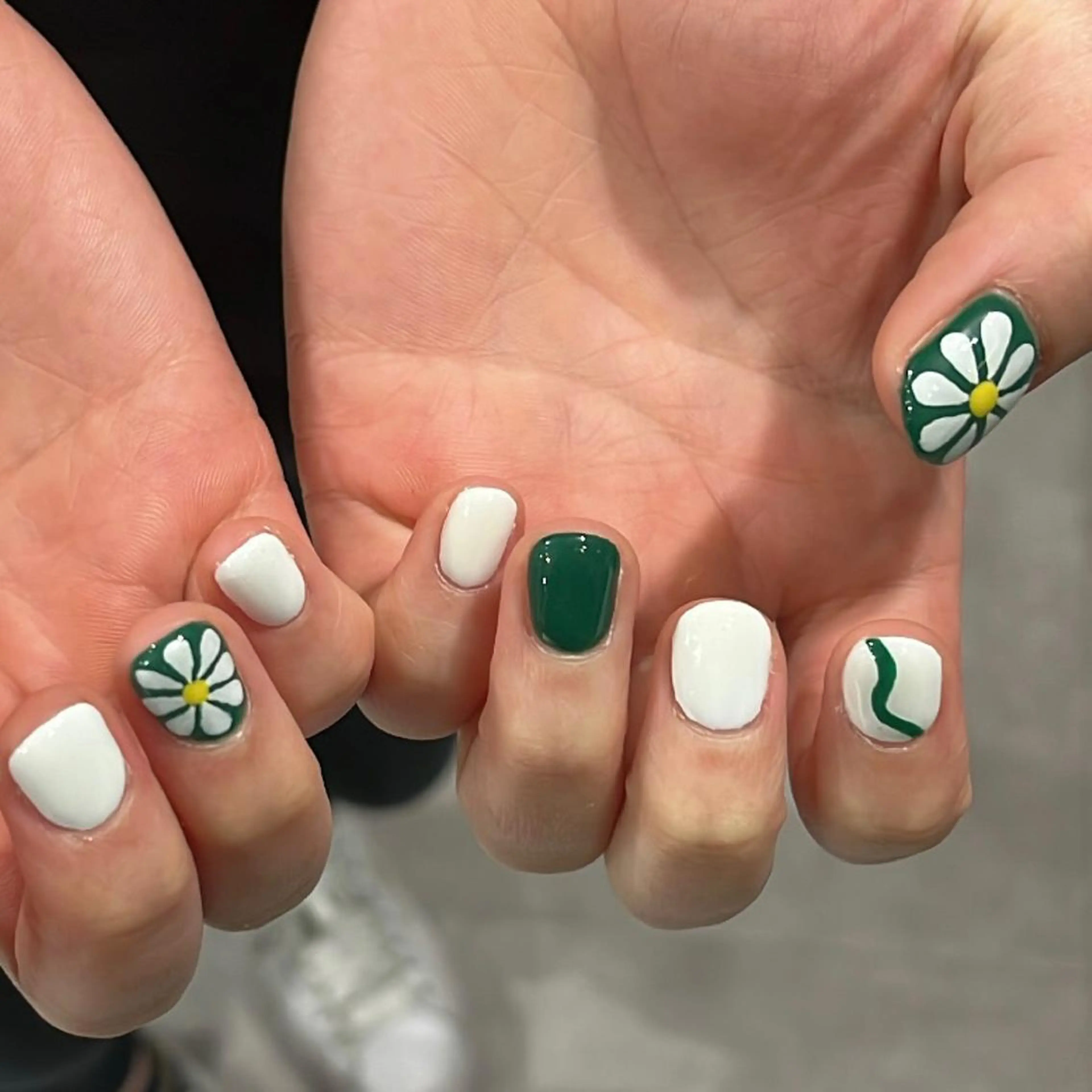 ネイル 🪐富島彩夏 /海外nail🪐のネイルデザイン