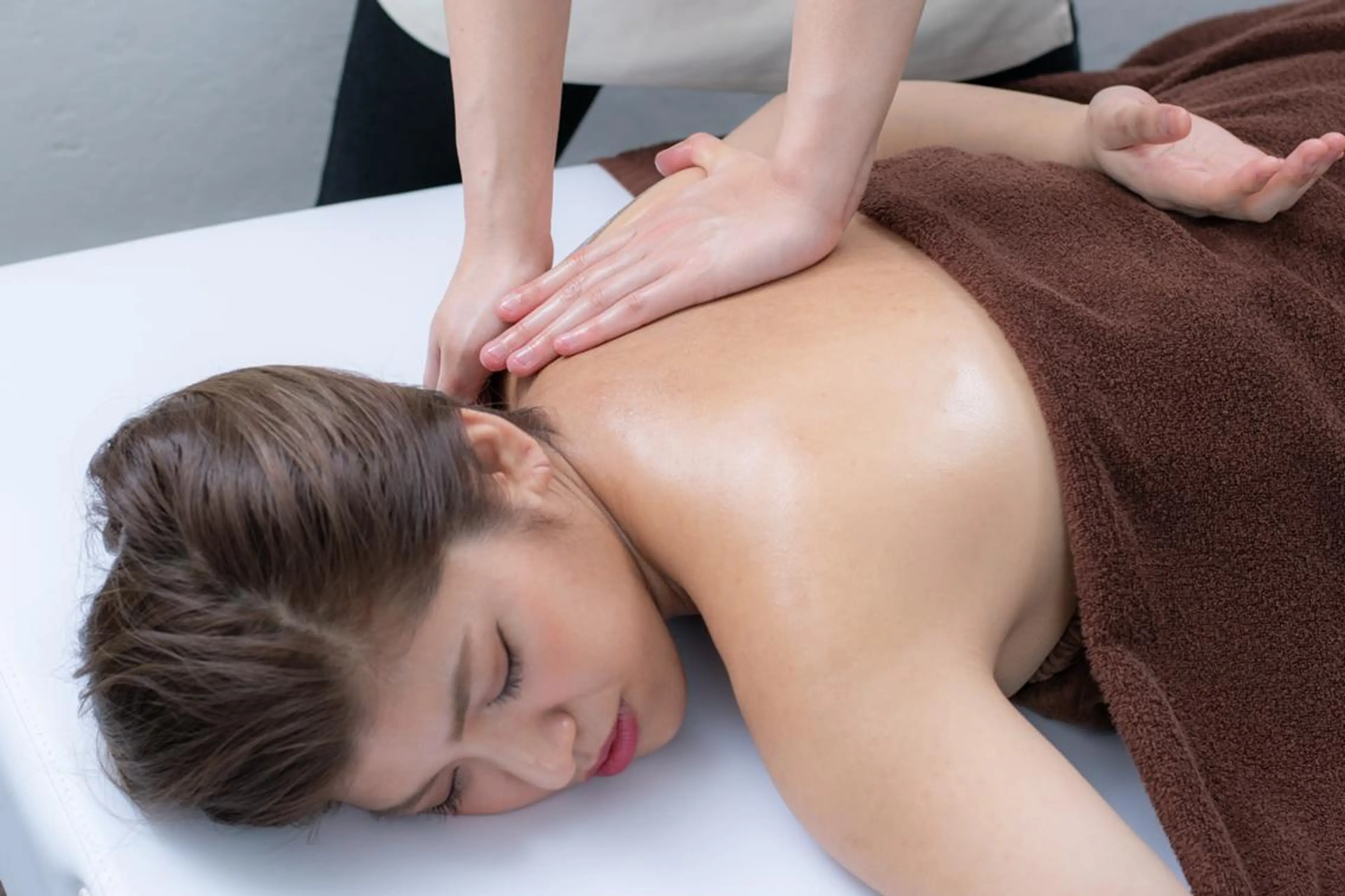 小顔整体コルギ＋肩甲骨背面リンパ70分　5800円→2000円の写真