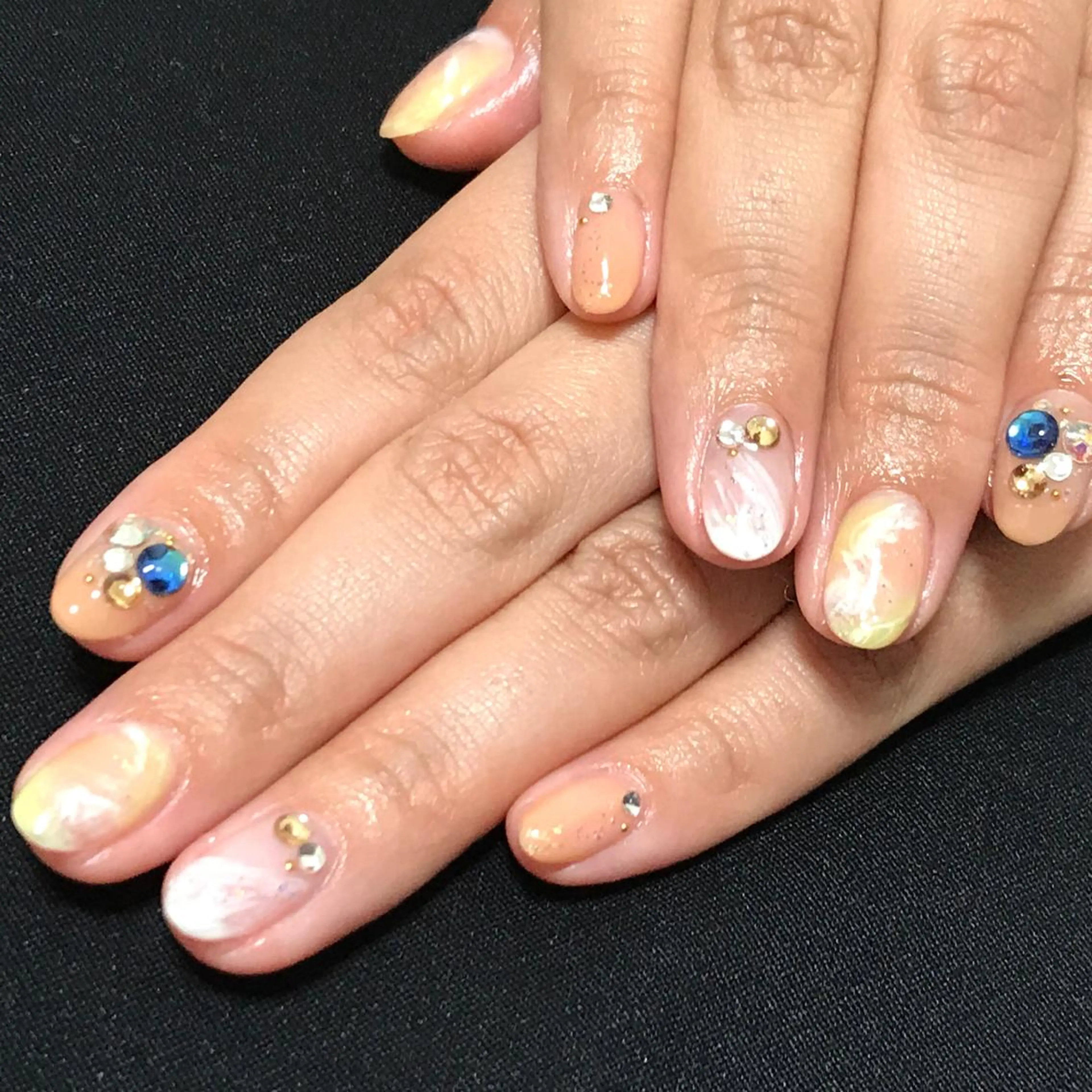 ネイル ニュアンスネイル ステラ marikominoのネイルデザイン