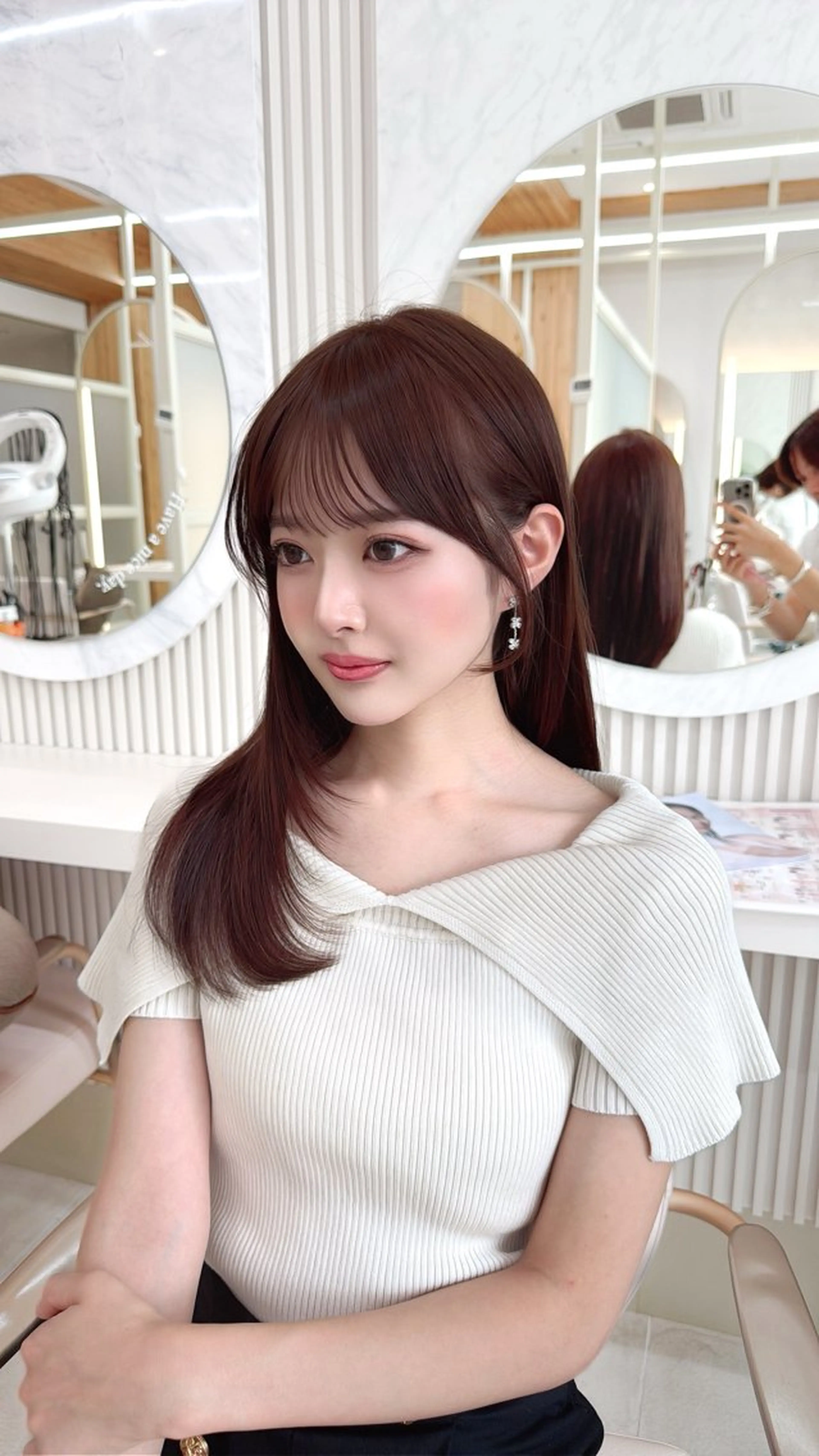 ミディアム レイヤーカット/ 顔まわり/アオイのヘアスタイル