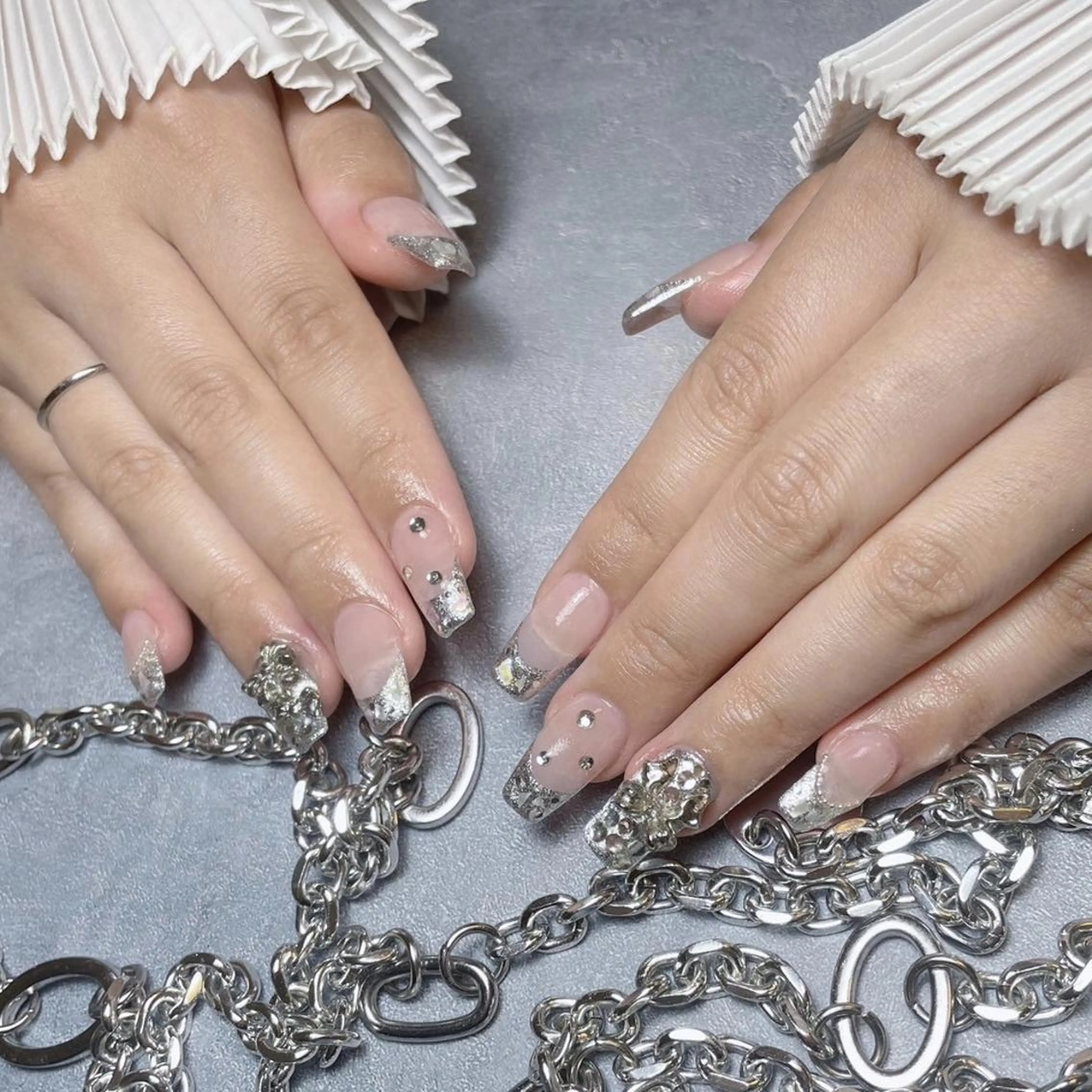 ネイル RAFFINE 月🦋🩵のネイルデザイン